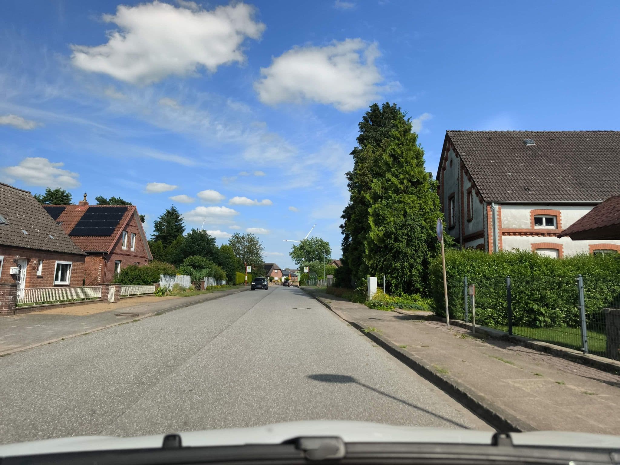 Street view near Pension Dahlenburg, Geesthacht — © hotteliene (CC BY-SA · Mapillary)