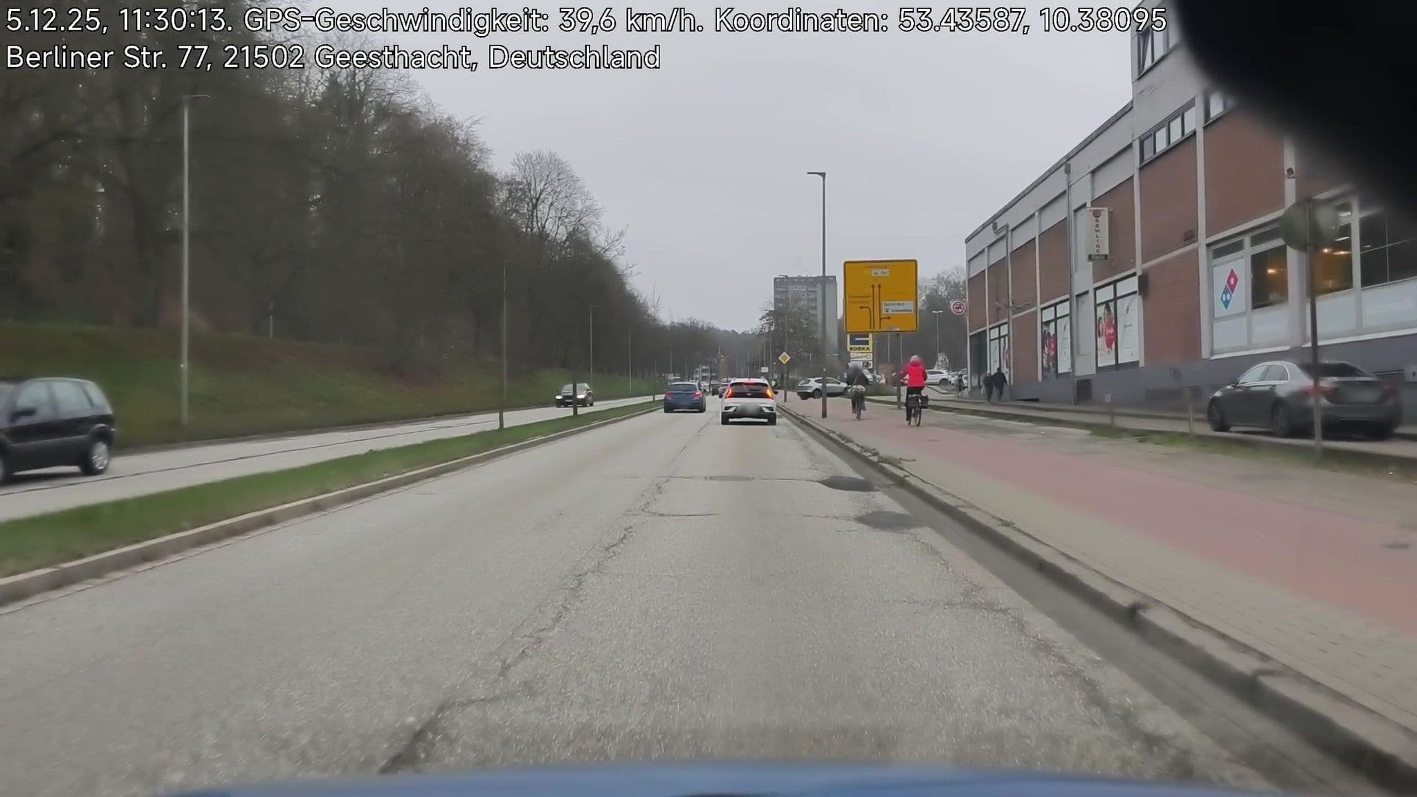 Street view near Davids Hostel, Geesthacht — © hotteliene (CC BY-SA · Mapillary)