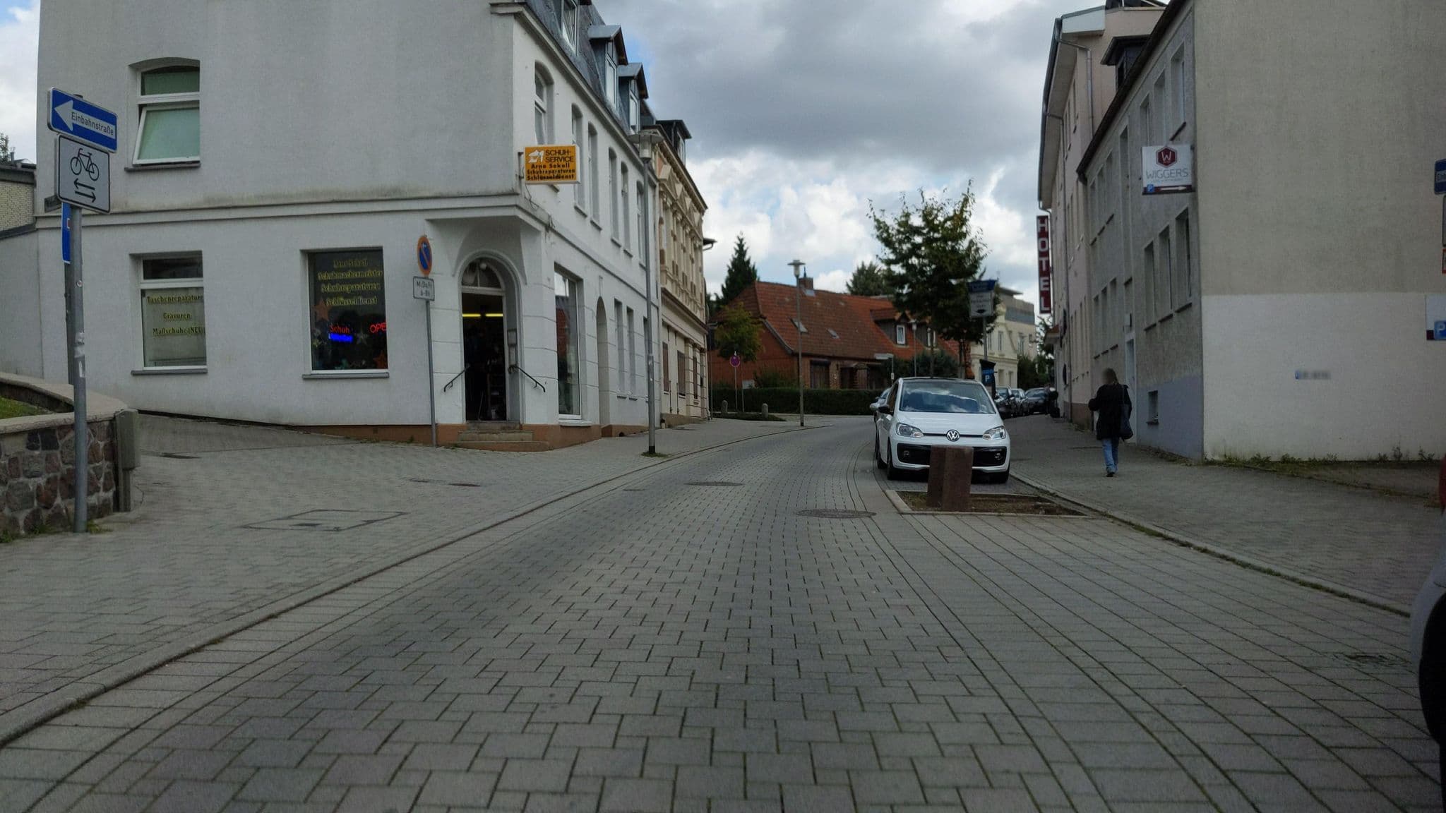 Street view near Hotel Restaurant Wiggers Inh. D. Sabani, Bad Oldesloe — © rasmustravemnd (CC BY-SA · Mapillary)