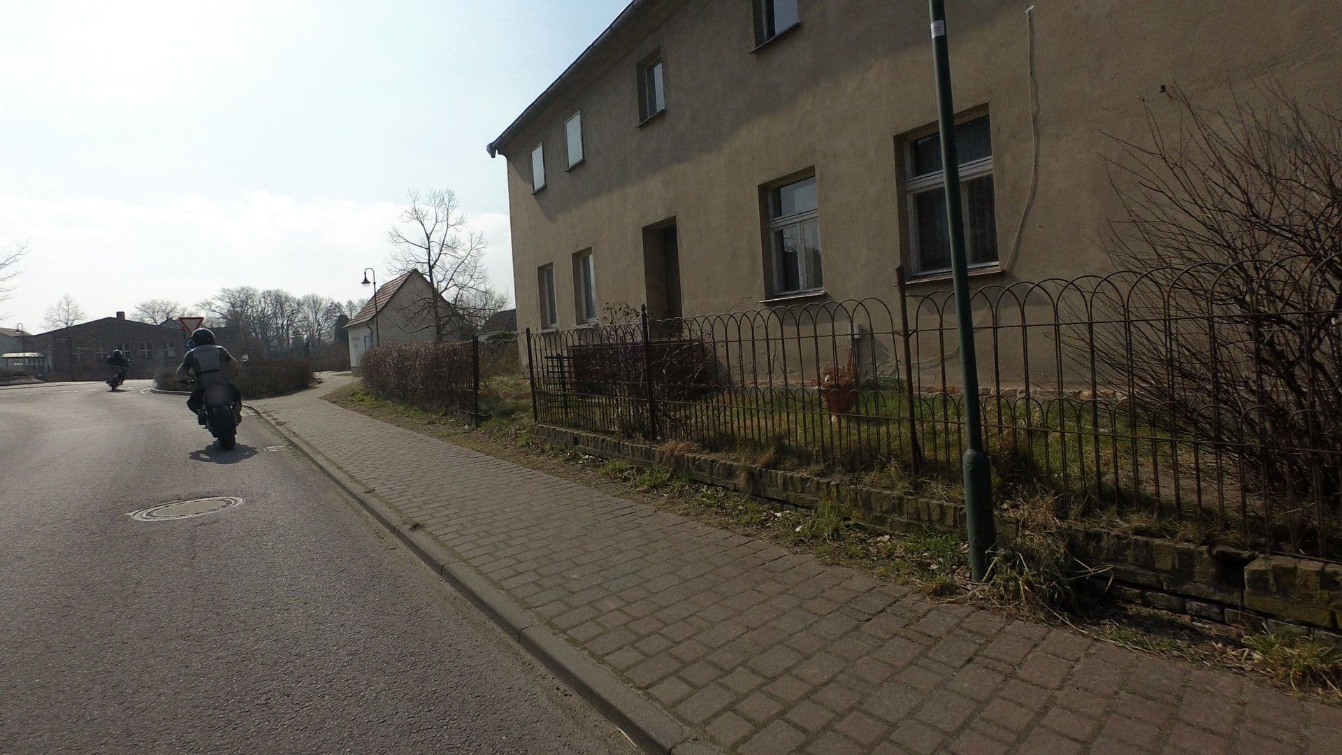 Street view near Derwitzer Vierlindenhof GmbH, Groß Kreutz — © moenk (CC BY-SA · Mapillary)