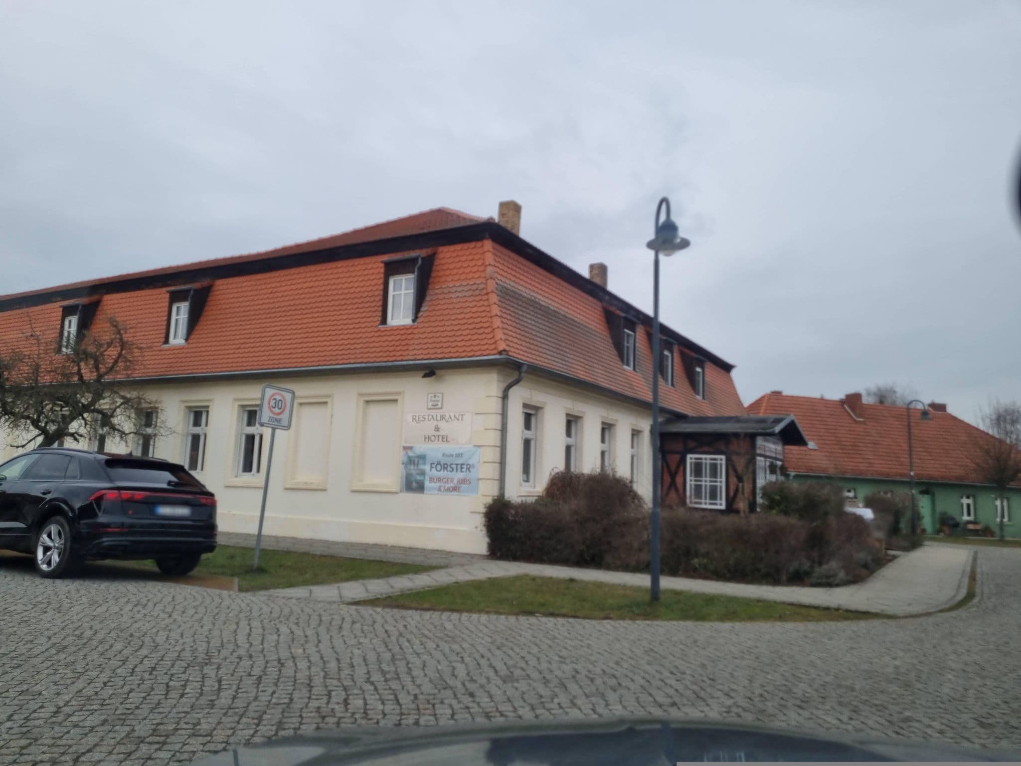 Street view near Romantik Hotel Alte Försterei, Jüterbog — © dsmm (CC BY-SA · Mapillary)