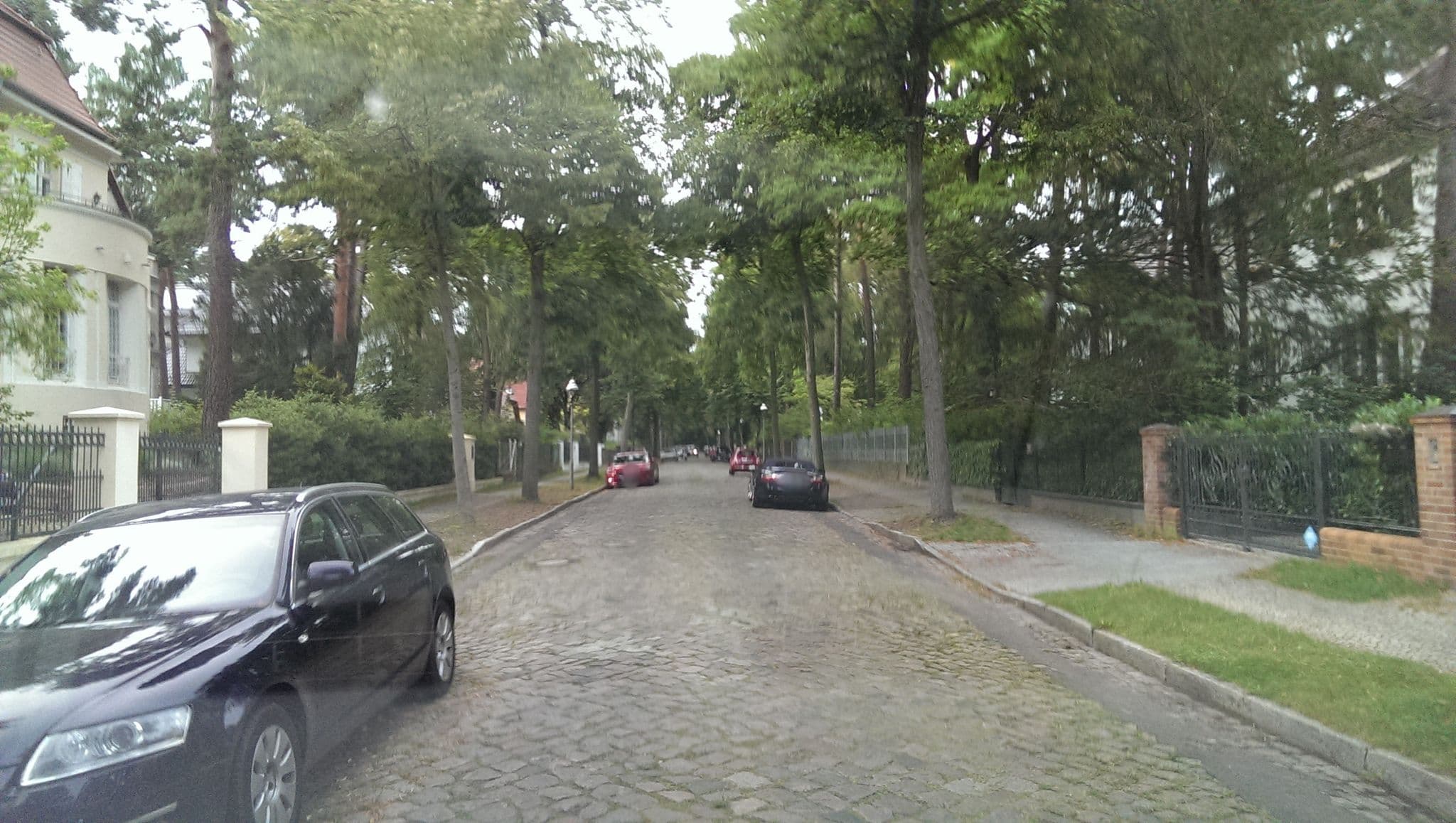 Street view near Haus La Garde, Zehlendorf — © bufonto (CC BY-SA · Mapillary)