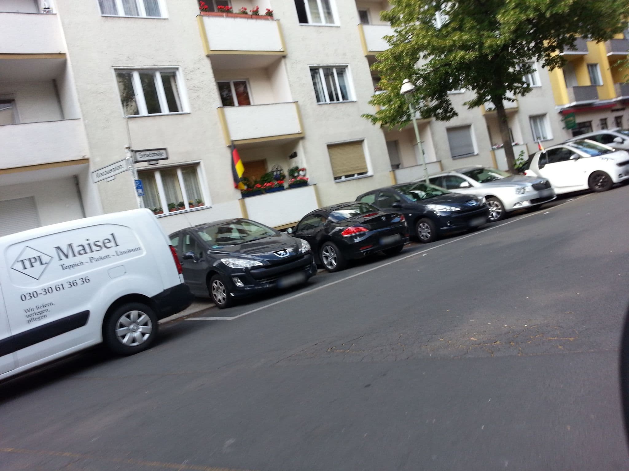 Street view near Landmark, Halensee — © bluescreen (CC BY-SA · Mapillary)