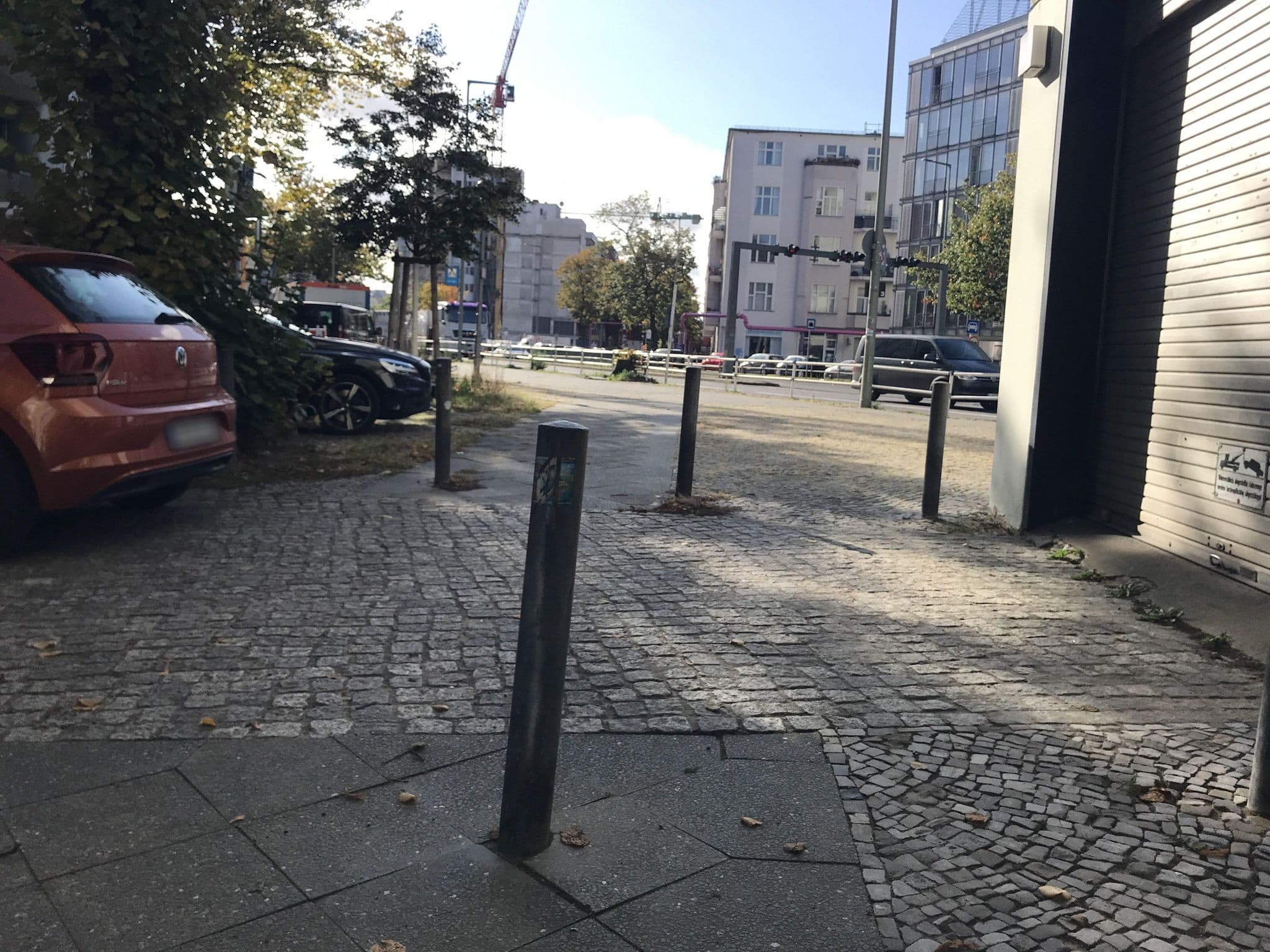 Street view near Minihostel 12Monkeys, Halensee — © miguel_andrade (CC BY-SA · Mapillary)