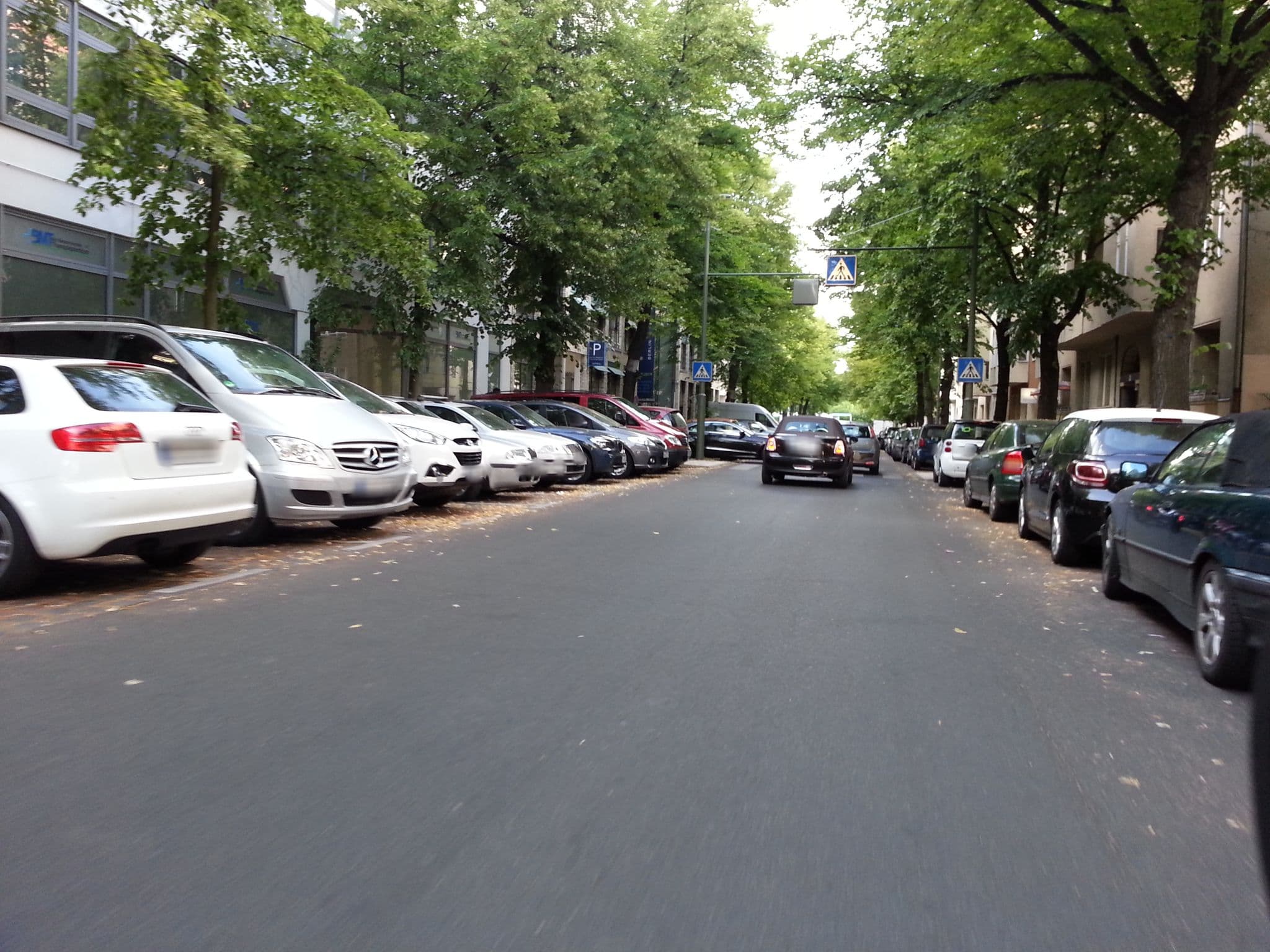 Street view near Aspria Berlin Ku'damm, Halensee — © bluescreen (CC BY-SA · Mapillary)
