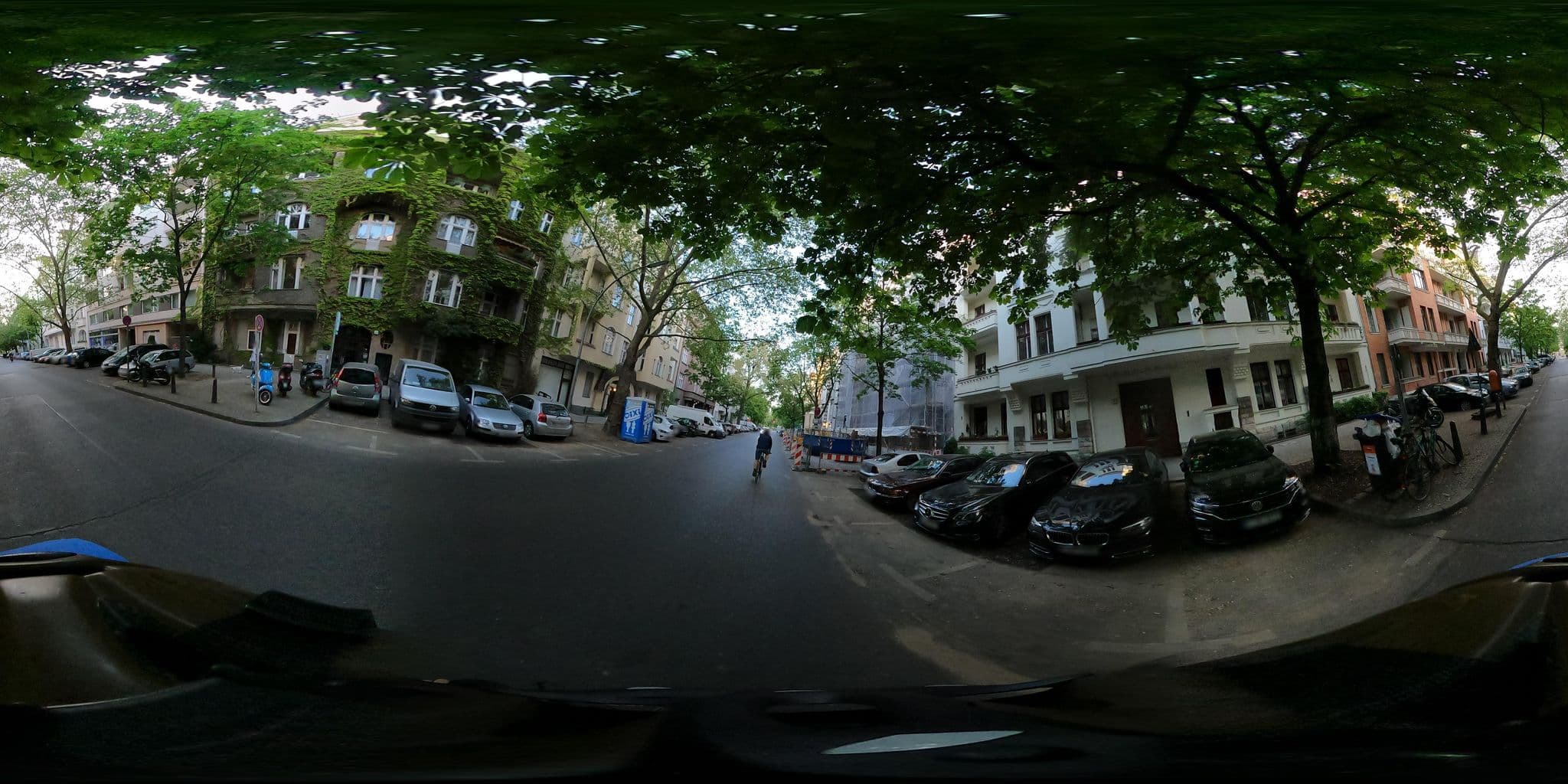 Street view near Arta Lenz Hotel, Halensee — © cyton (CC BY-SA · Mapillary)