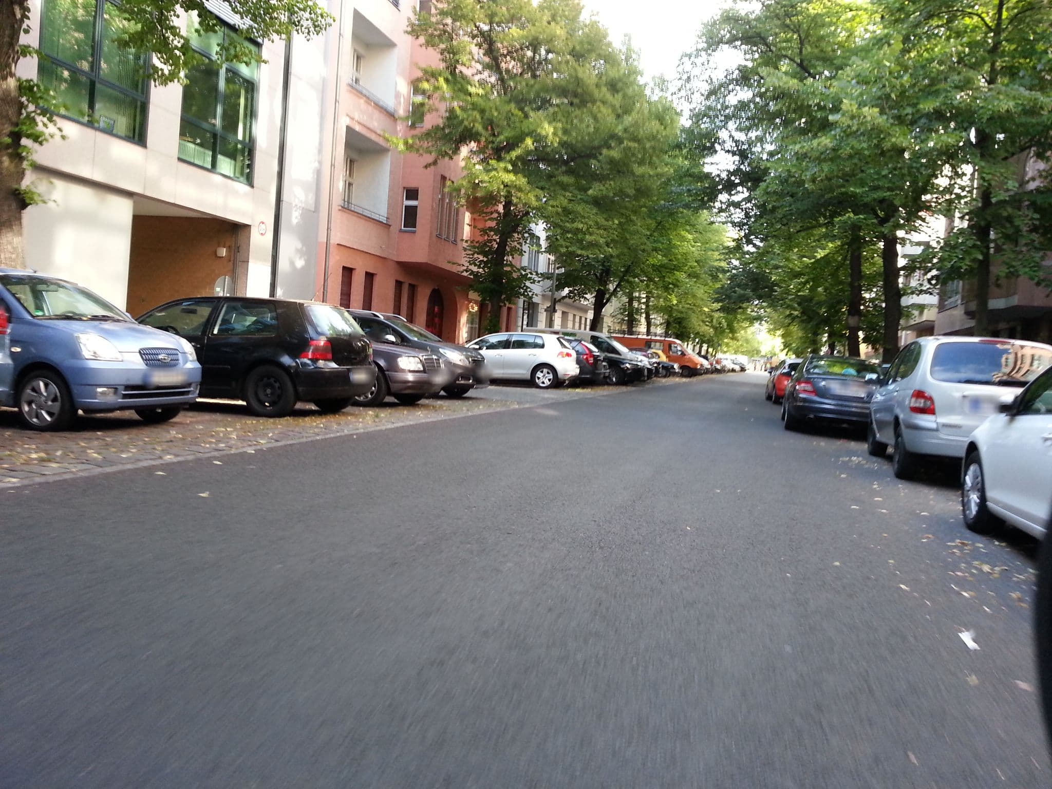 Street view near Greenline Hotels GmbH, Halensee — © bluescreen (CC BY-SA · Mapillary)