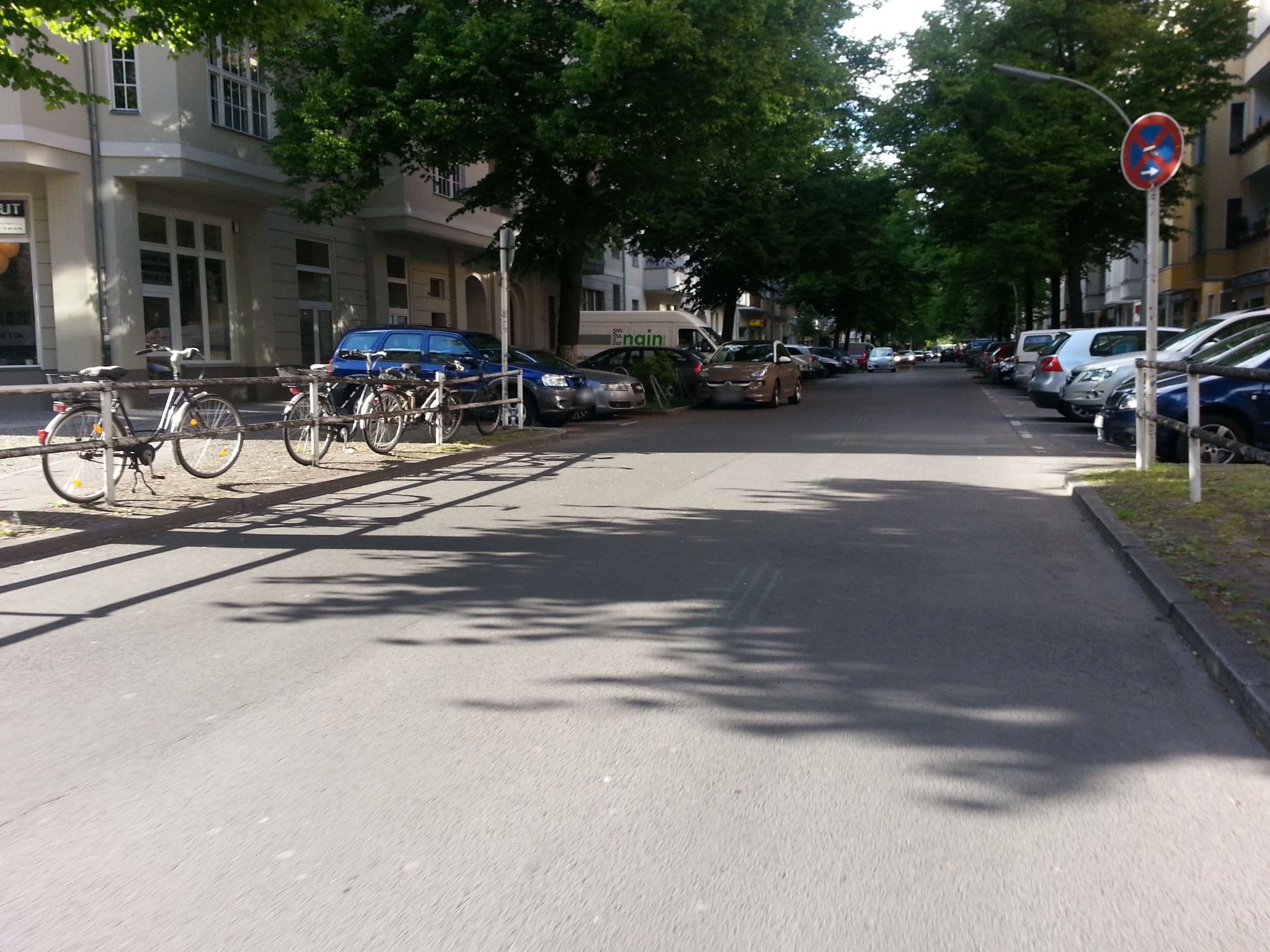 Street view near Mietwäscheprofi, Halensee — © bluescreen (CC BY-SA · Mapillary)