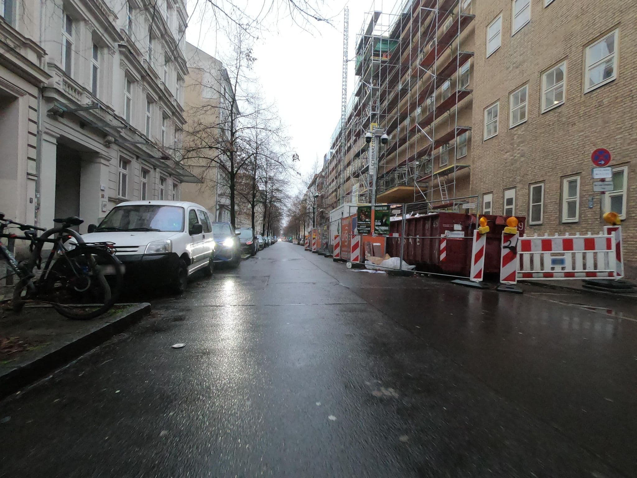 Street view near Isaac Miles Hotel, Lankwitz — © carlheinz (CC BY-SA · Mapillary)