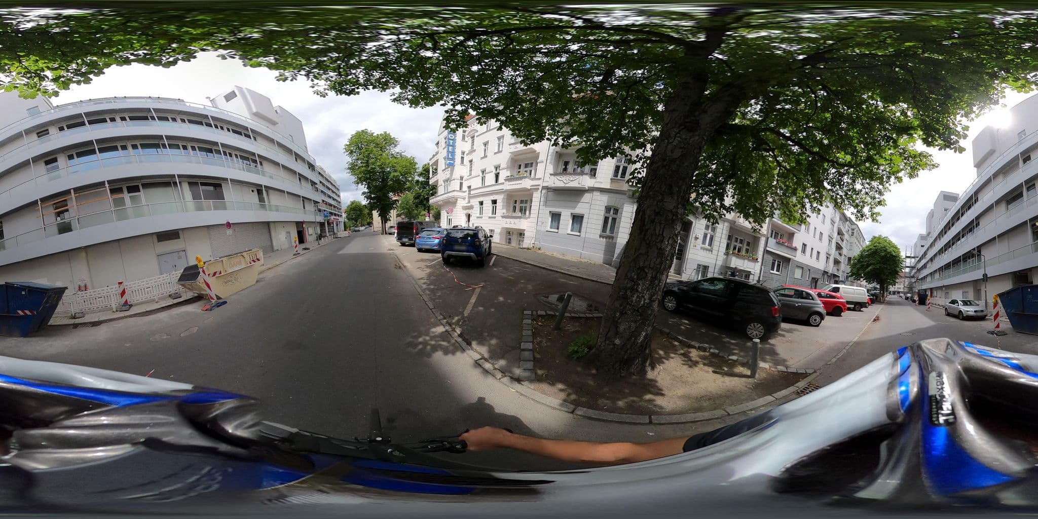 Street view near Hotel am Forum, Friedenau — © eserte (CC BY-SA · Mapillary)