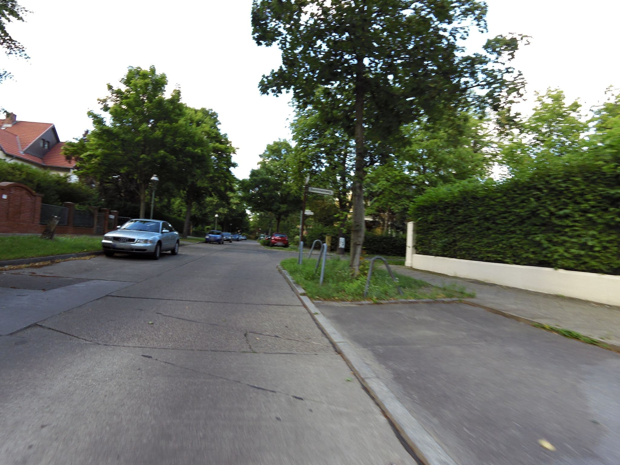 Street view near Villa Ammonit, Lichterfelde — © moenk (CC BY-SA · Mapillary)