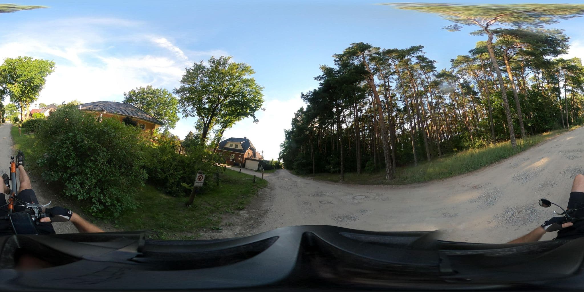 Street view near Hotel Bergfelde, Hohen Neuendorf — © Birken_Liege (CC BY-SA · Mapillary)