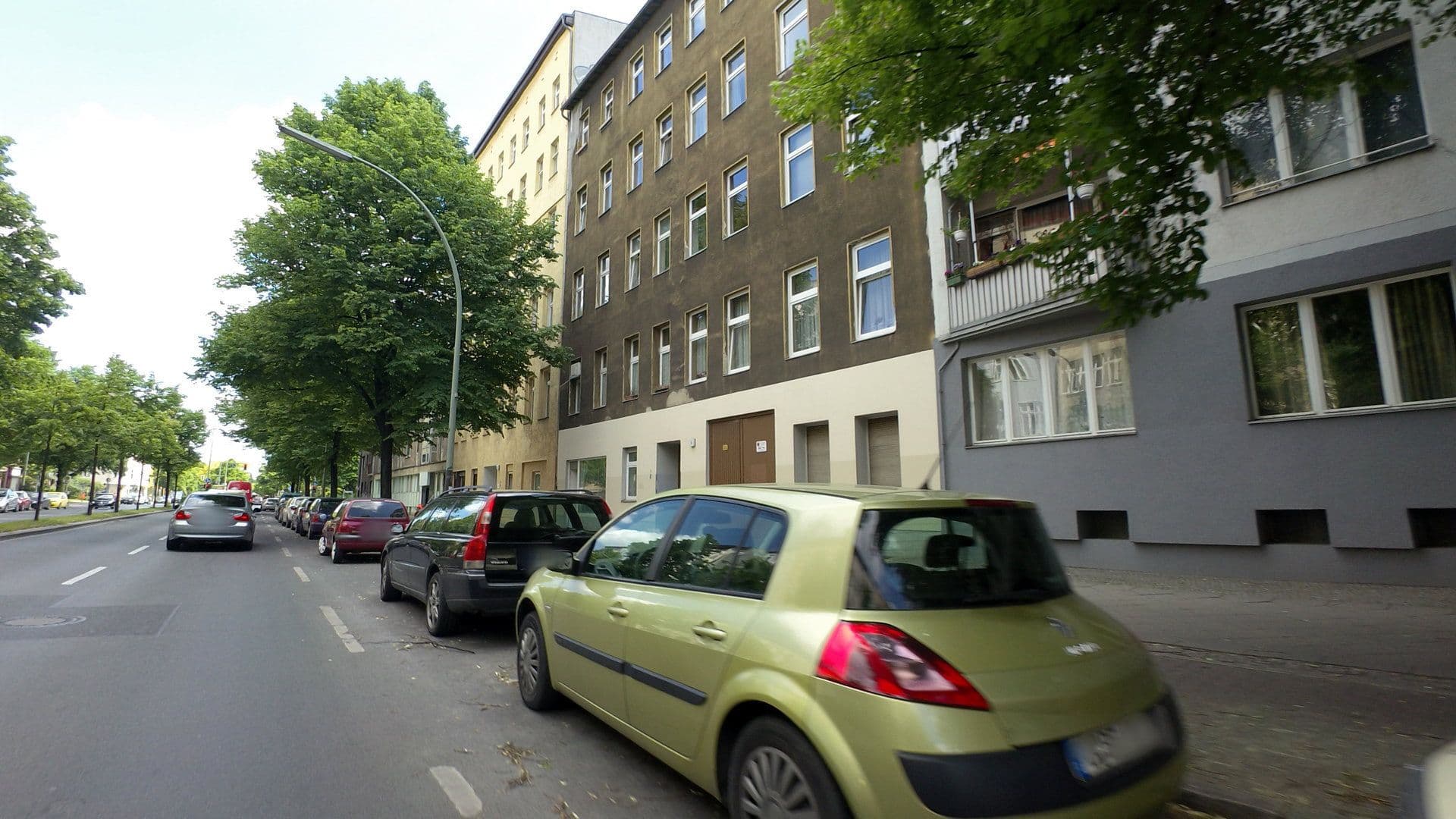 Street view near Zentrales Gästezimmer, Kreuzberg — © moenk (CC BY-SA · Mapillary)