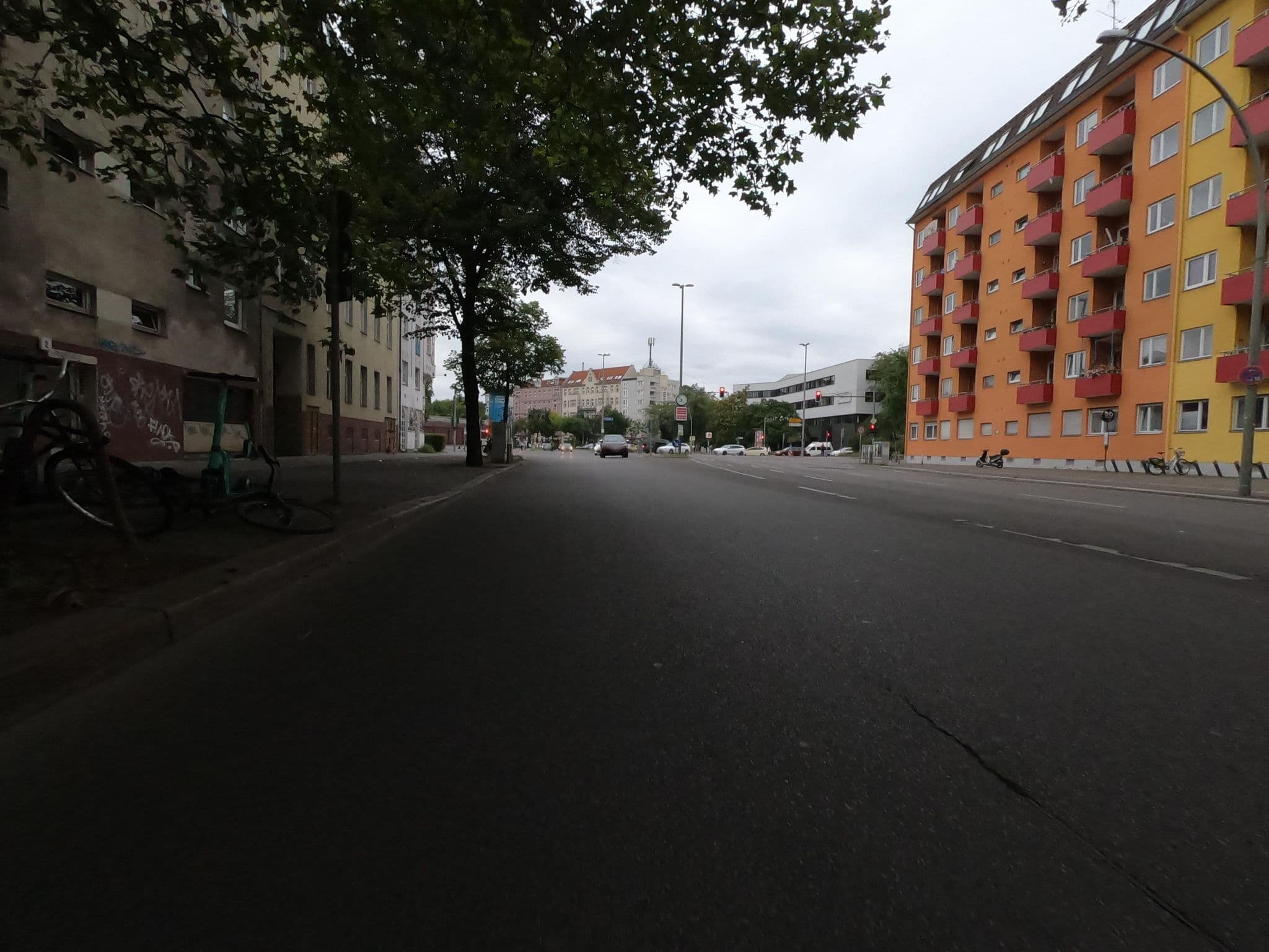 Street view near Am Schloss Bellevue, Tiergarten — © carlheinz (CC BY-SA · Mapillary)