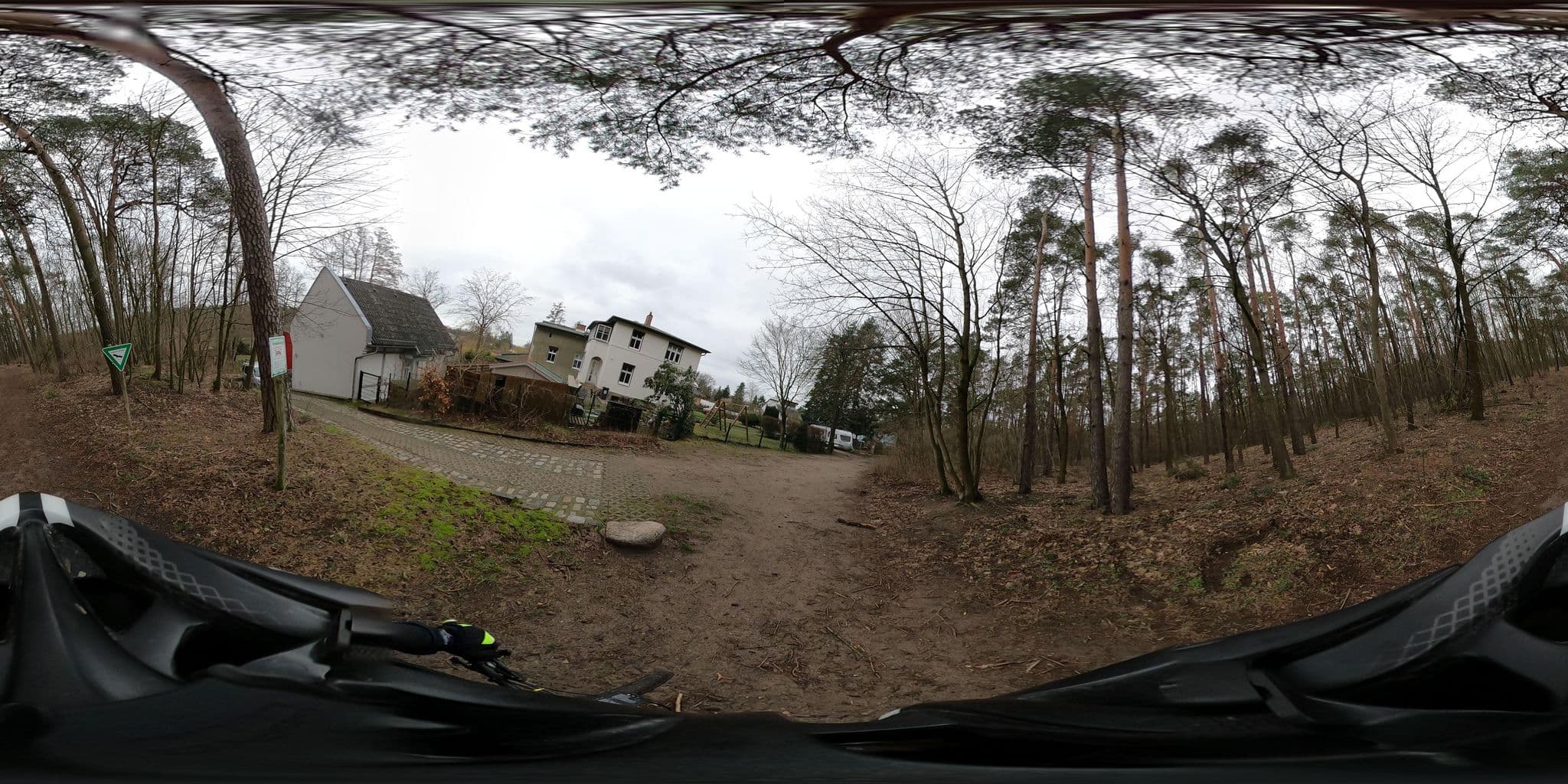 Street view near Evangelisches Jugendfreizeithaus am Möllensee, Grünheide — © stefanhrt (CC BY-SA · Mapillary)
