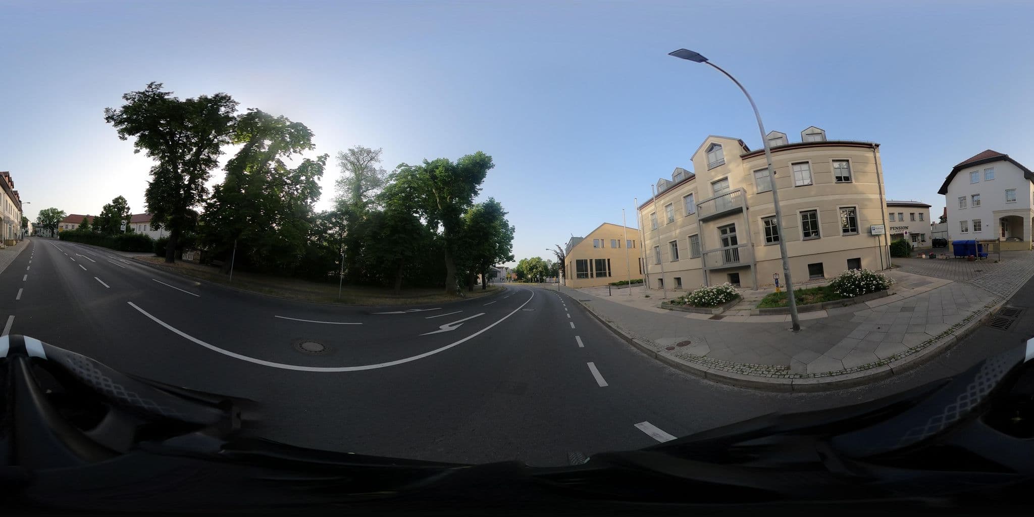 Street view near Pension am Schloss, Königs Wusterhausen — © stefanhrt (CC BY-SA · Mapillary)
