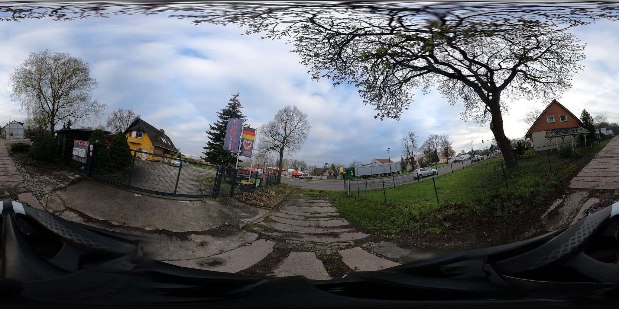 Street view near Pension An der B1, Schöneiche — © stefanhrt (CC BY-SA · Mapillary)