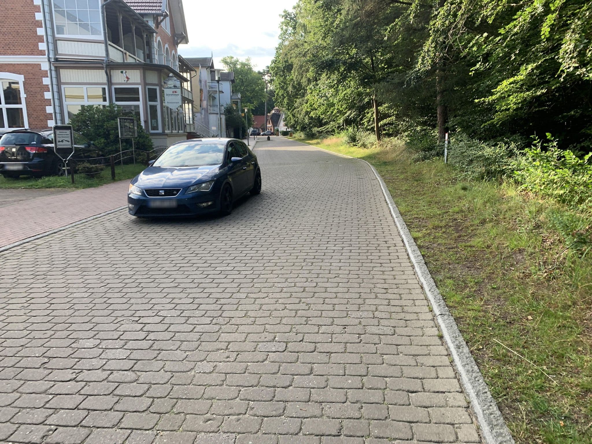 Street view near Haus Waldesblick, Seeheilbad Graal-Müritz — © hasienda (CC BY-SA · Mapillary)