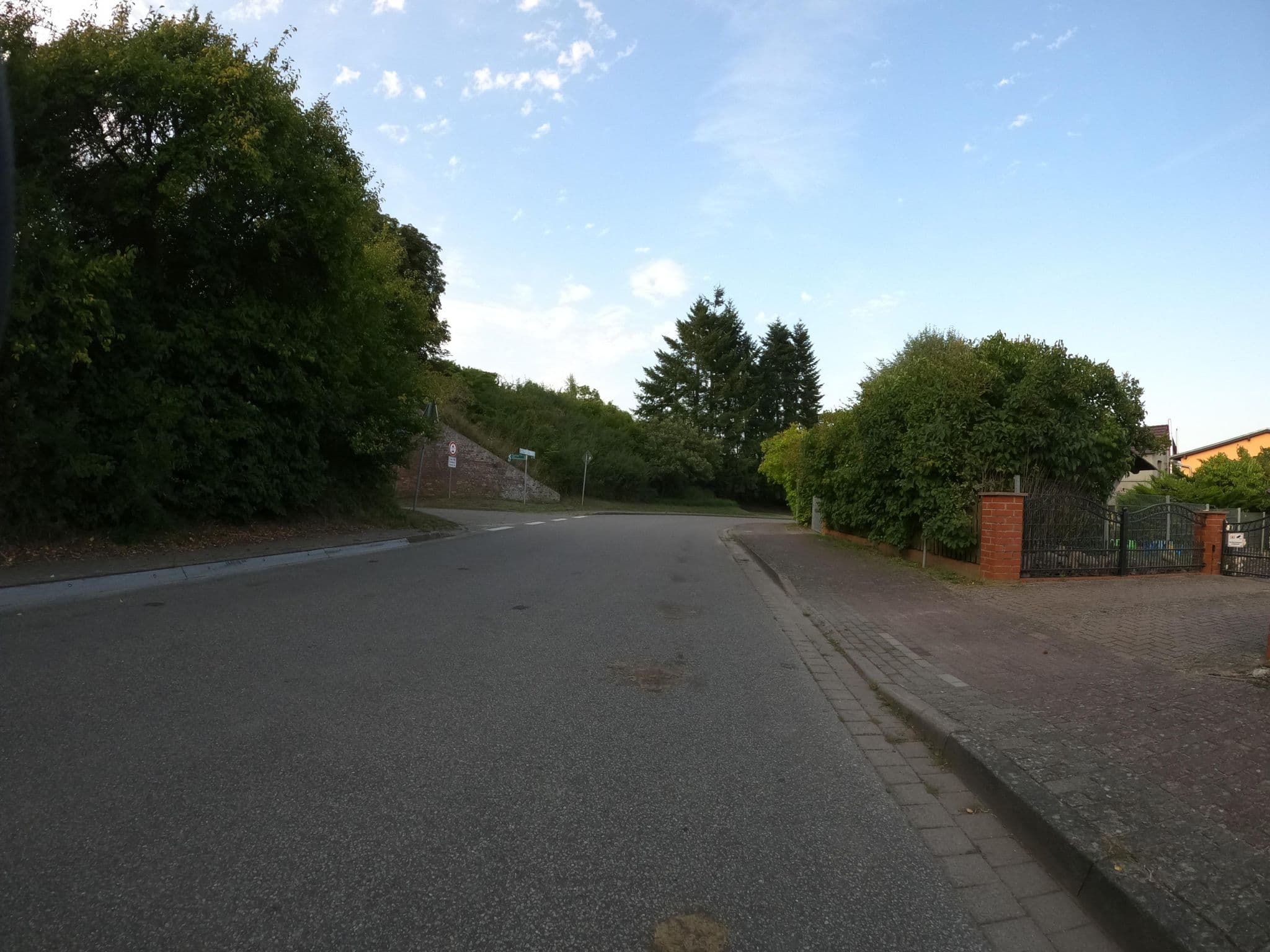 Street view near Ferienwohnung Fliedereck, Neukalen — © masterofnoroad (CC BY-SA · Mapillary)