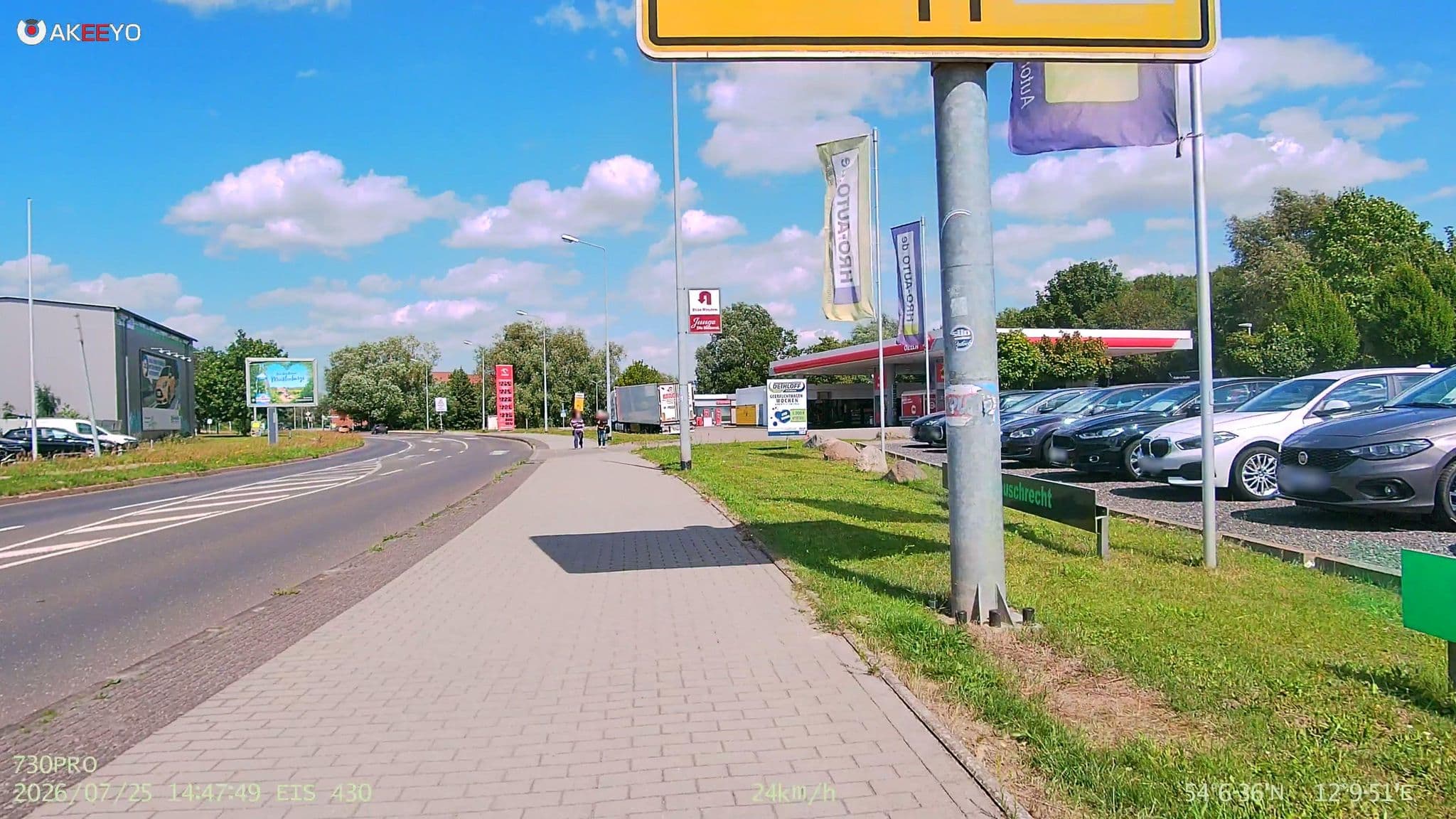 Street view near Ostseeland, Dierkow-Neu — © LordOslo (CC BY-SA · Mapillary)