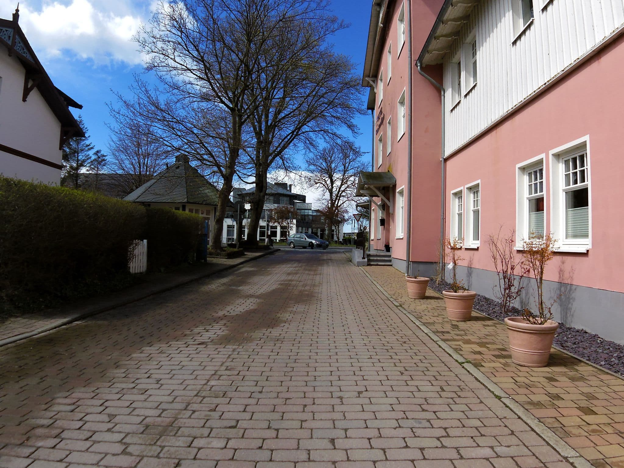 Street view near Kraug taun Rumdriewer, Born — © zoegglmeyr (CC BY-SA · Mapillary)