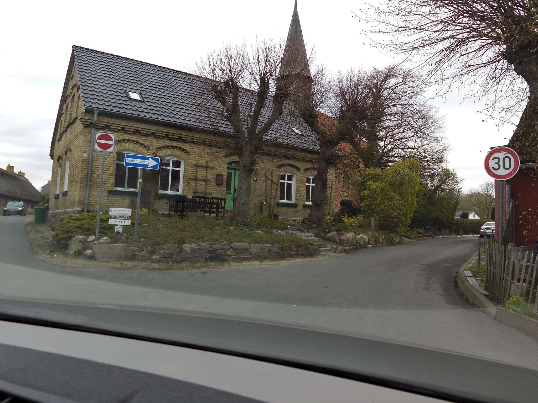 Street view near Kapitaensferienhaus.de, Hiddensee — © zoegglmeyr (CC BY-SA · Mapillary)