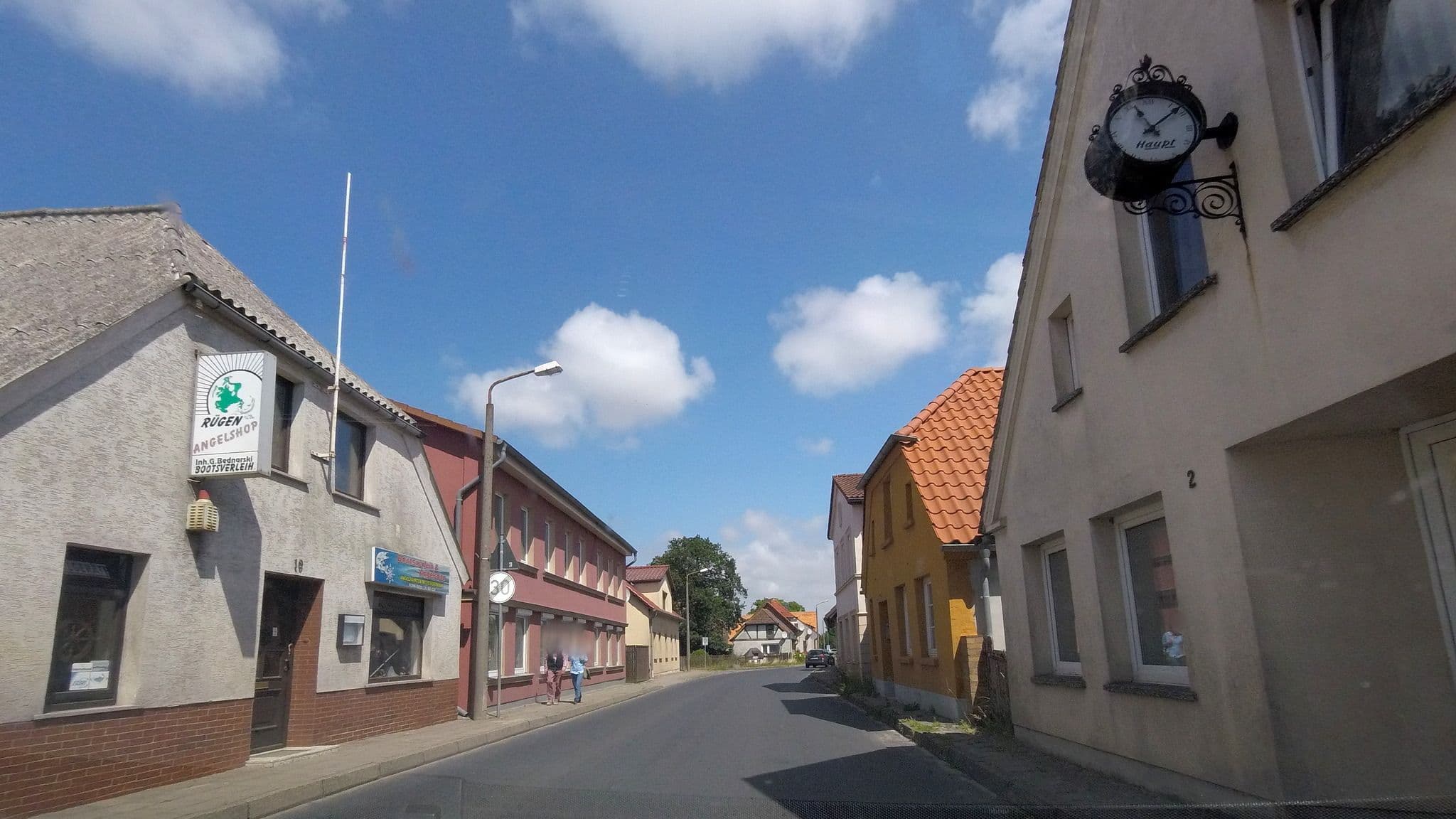 Street view near Appartmenthaus Gingst, Gingst — © fdmap (CC BY-SA · Mapillary)