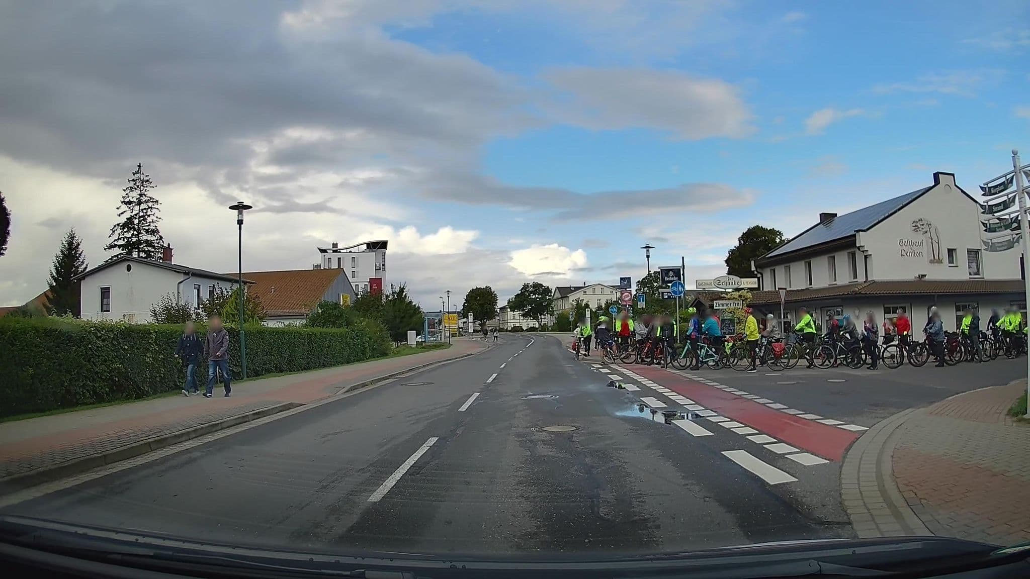 Street view near Alt Glowe, Glowe — © hendel (CC BY-SA · Mapillary)