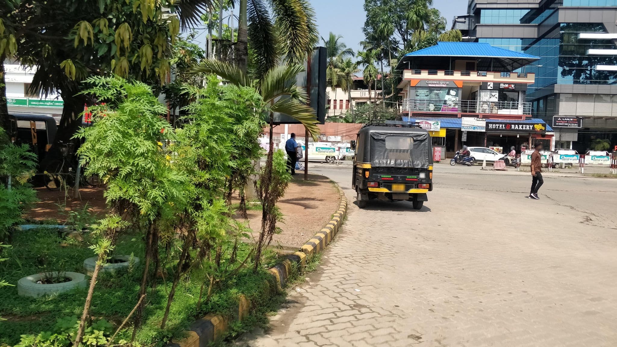 Street view near Abaam Cochin The Boutique Hotel, Tripunittura — © nlehuby (CC BY-SA · Mapillary)
