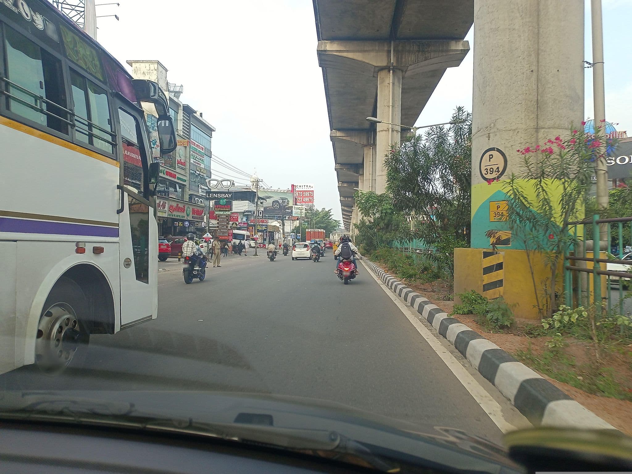 Street view near Aura One Hotel, Vazhakkala — © gnoeee (CC BY-SA · Mapillary)
