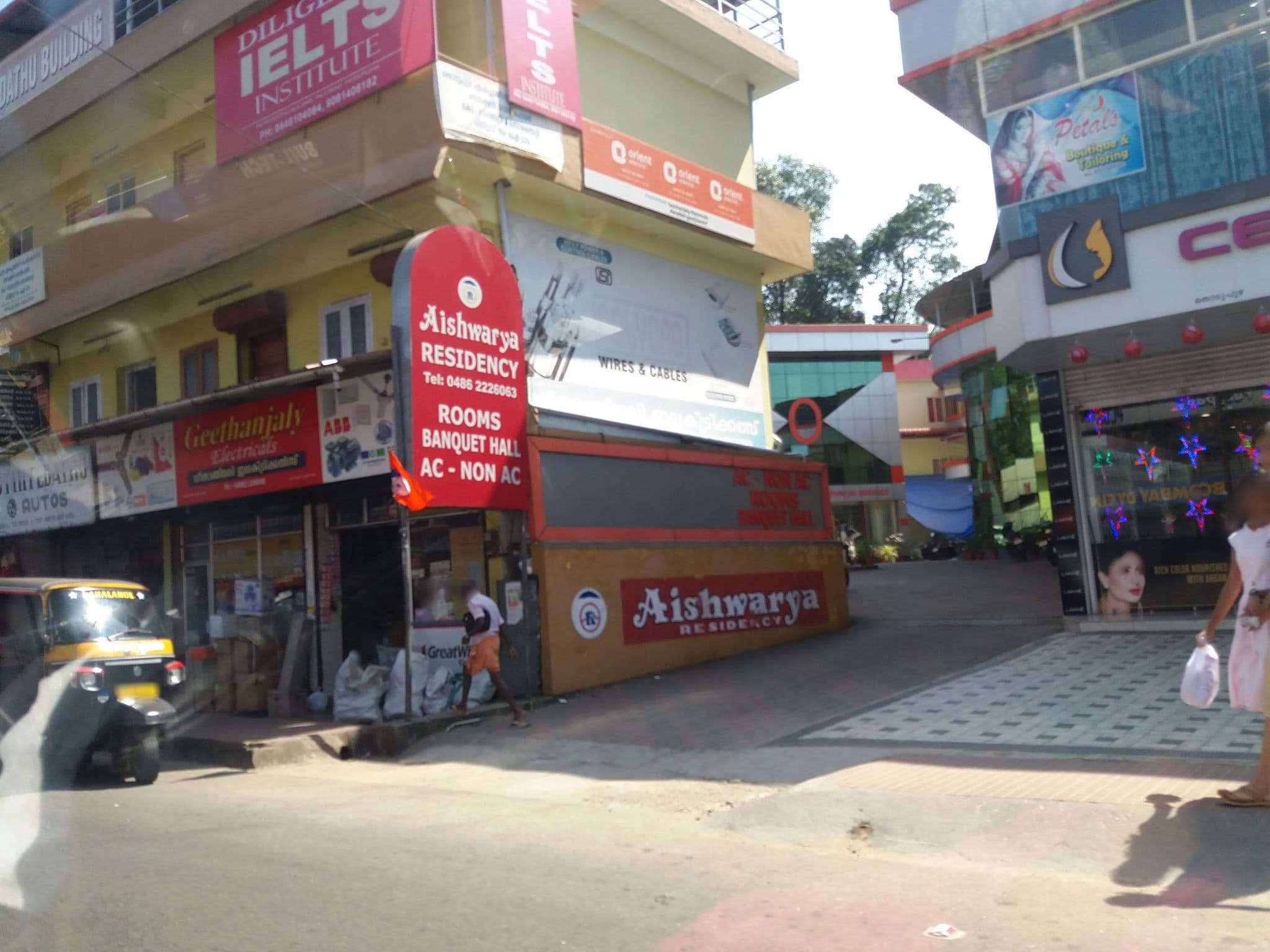 Street view near Aishwarya Residency, Thodupuzha — © snehaaruldhas (CC BY-SA · Mapillary)