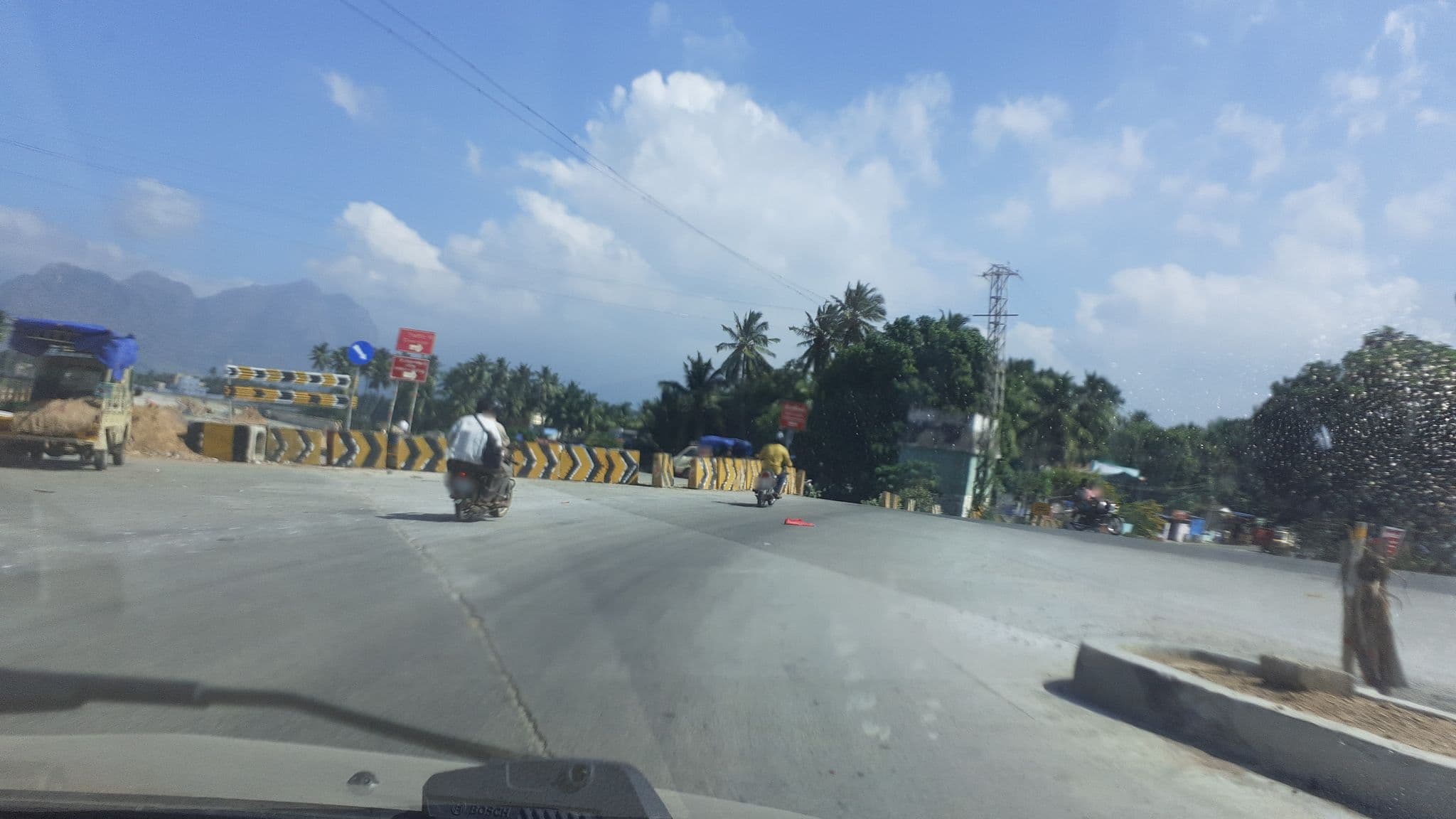 Street view near Hotel Thazhakudy Neelakandan, Gandipuram — © michaelraj (CC BY-SA · Mapillary)