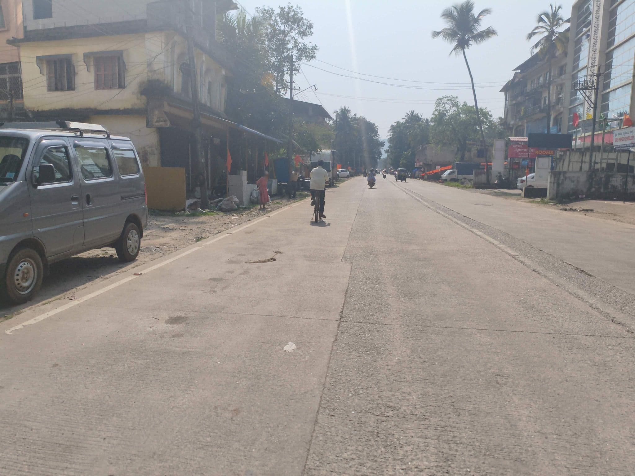 Street view near Desai electronics, Karwar — © karan_13i (CC BY-SA · Mapillary)