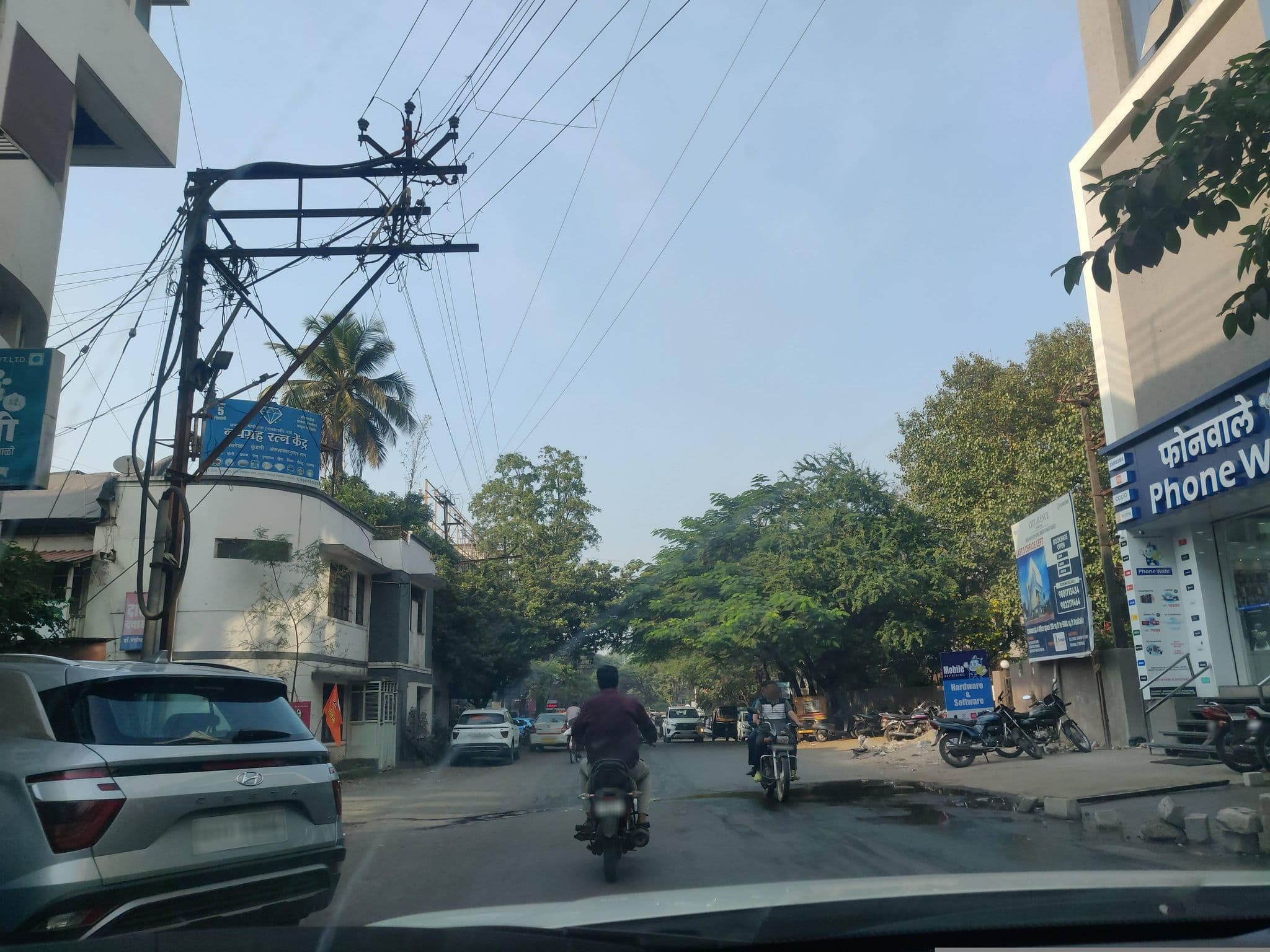 Street view near Hotel Darshan, Kolhāpur — © AmrutaA (CC BY-SA · Mapillary)