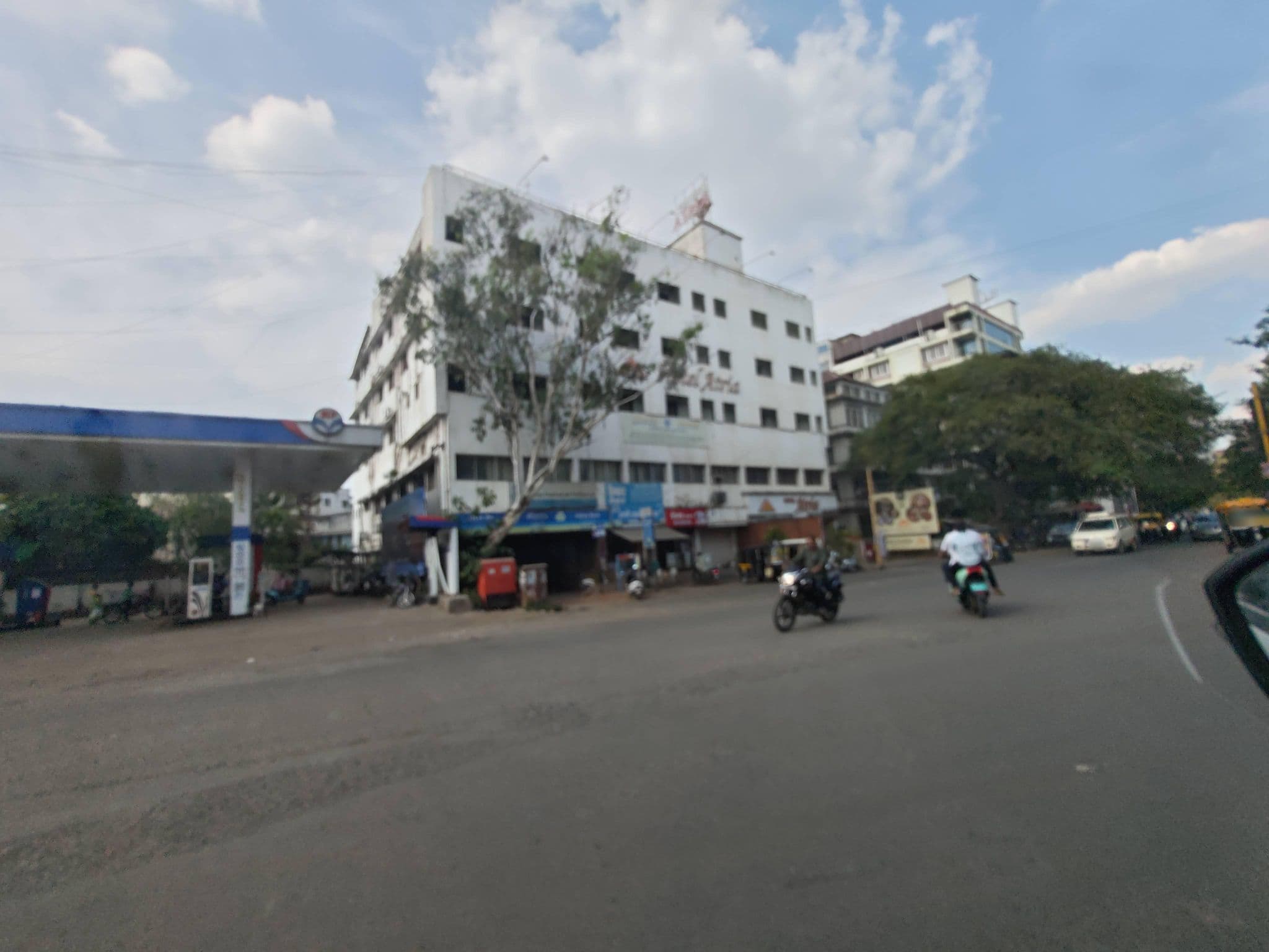 Street view near Hotel Atria, Kolhāpur — © AmrutaA (CC BY-SA · Mapillary)