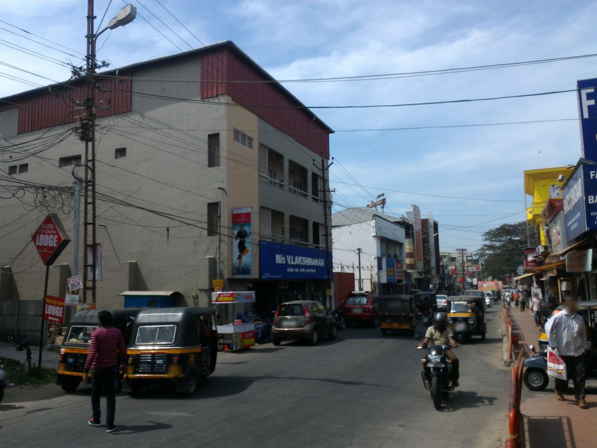 Street view near Hotel Fort Palace, Palakkad — © vishnukbr3 (CC BY-SA · Mapillary)