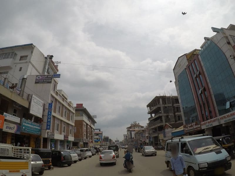 Street view near Maharaja INN, Chikmagalūr — © deepak_bicycle (CC BY-SA · Mapillary)