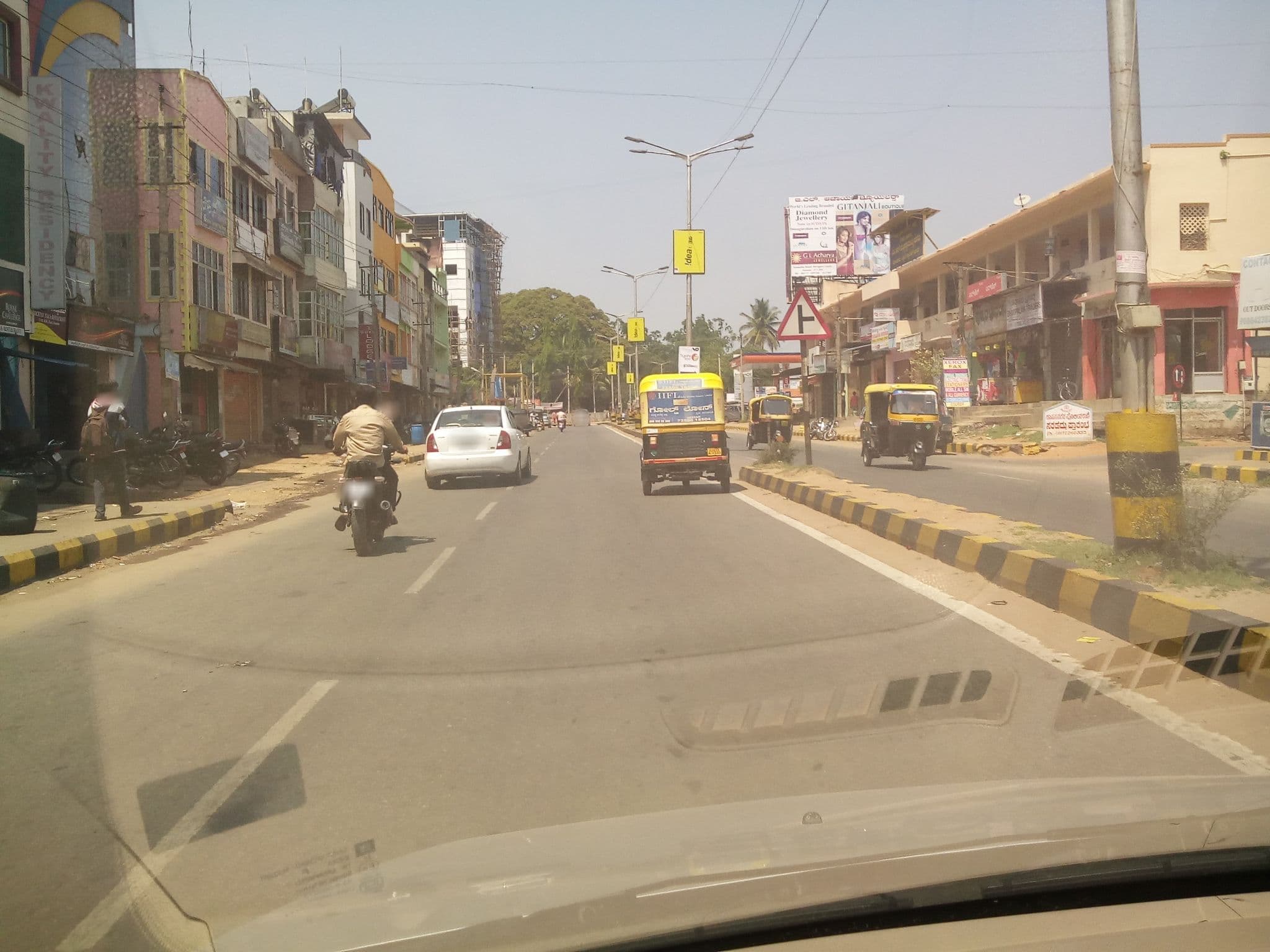 Street view near Sri Vishnu Lodge, Hassan — © shravan91 (CC BY-SA · Mapillary)