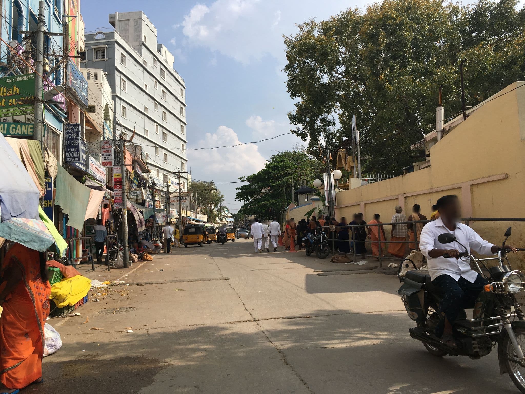 Street view near Hotel Kota Sathyam, Puttaparthi — © spipau (CC BY-SA · Mapillary)