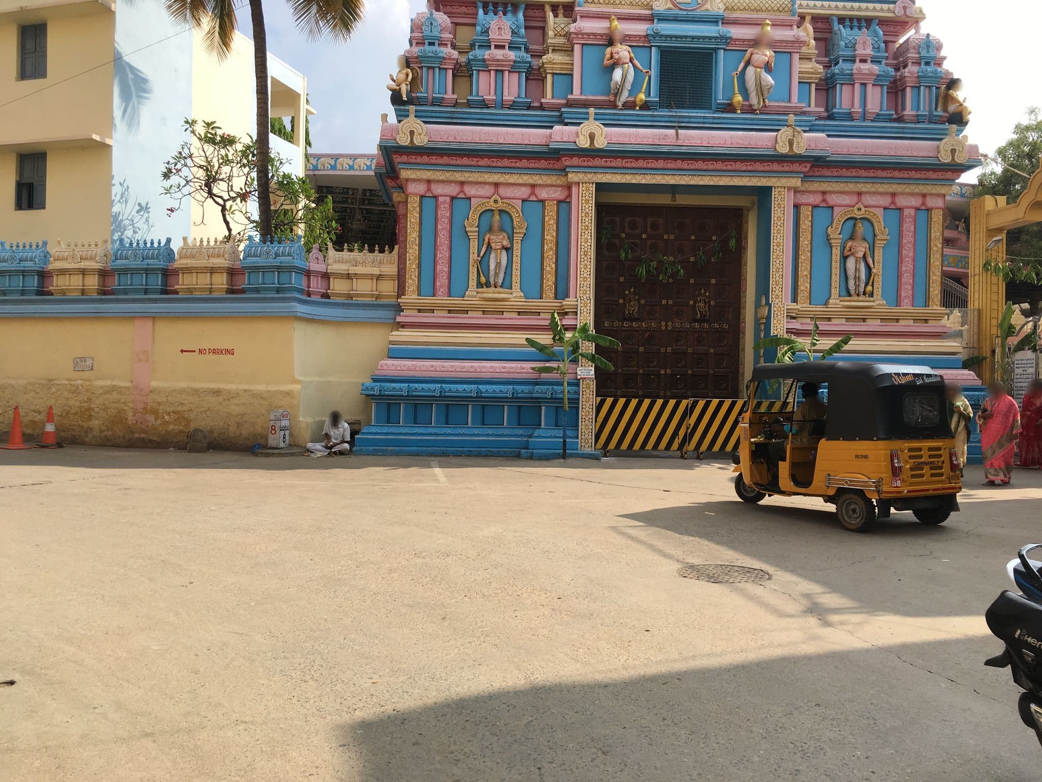 Street view near Sri Narayana Guest House, Puttaparthi — © spipau (CC BY-SA · Mapillary)