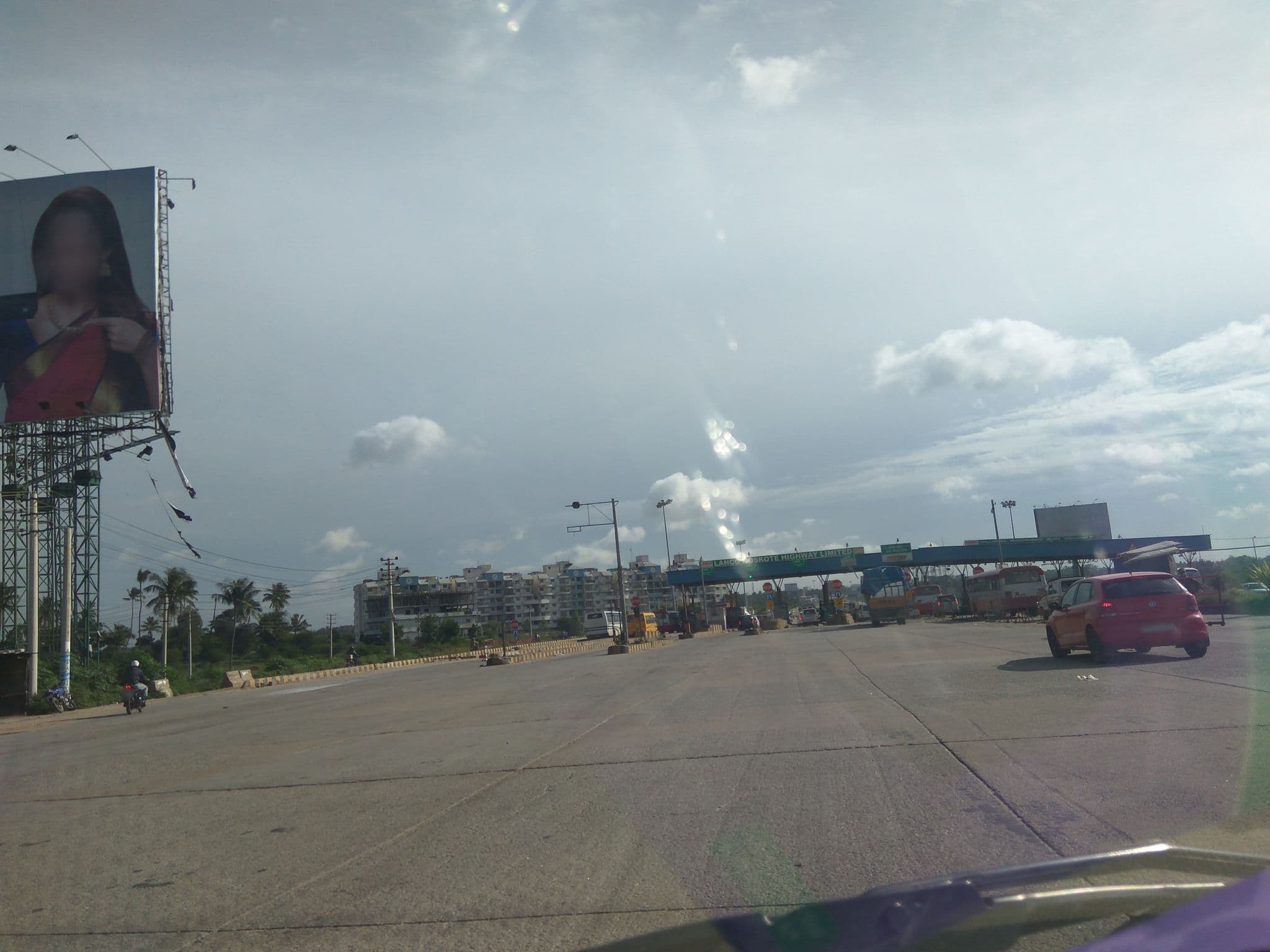 Street view near Hotel siddi vinayaka darshini, Hoskote — © natarajakaveeti (CC BY-SA · Mapillary)