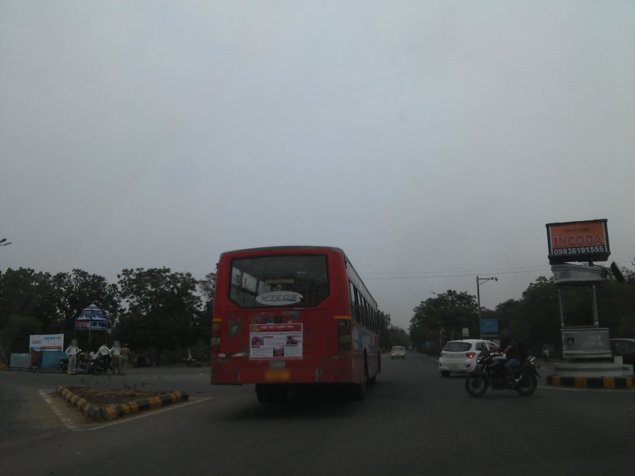 Street view near Hotel Berlin - Gandhinagar, Vavol — © shravan91 (CC BY-SA · Mapillary)