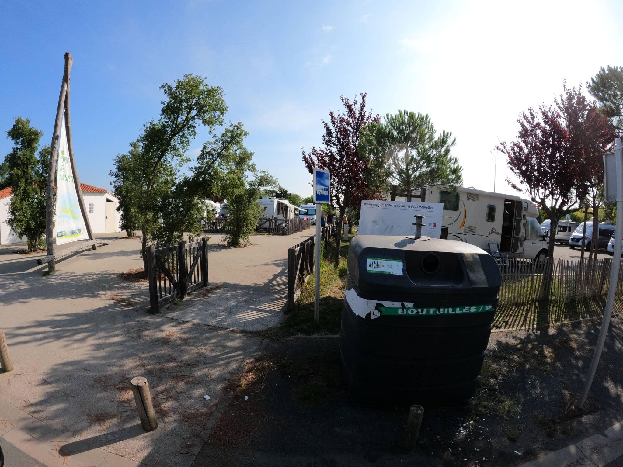 Street view near Les Amourettes, La Tranche-sur-Mer — © stephanep (CC BY-SA · Mapillary)