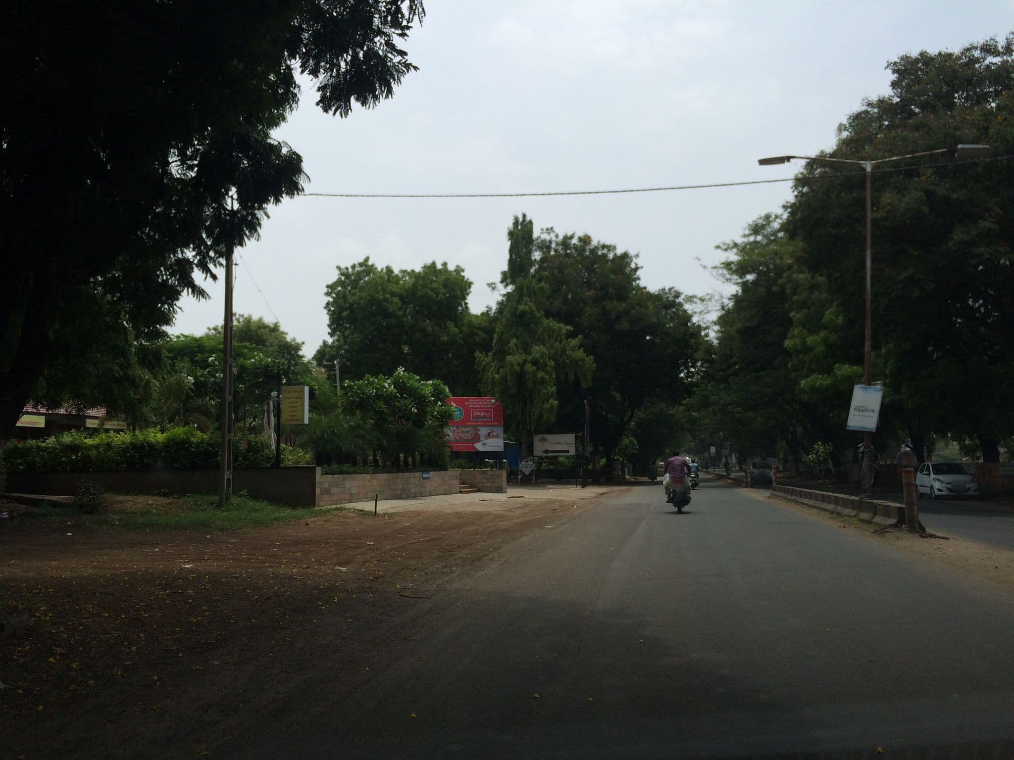 Street view near HOTEL ARIZONA INN, Anand — © shravan91 (CC BY-SA · Mapillary)