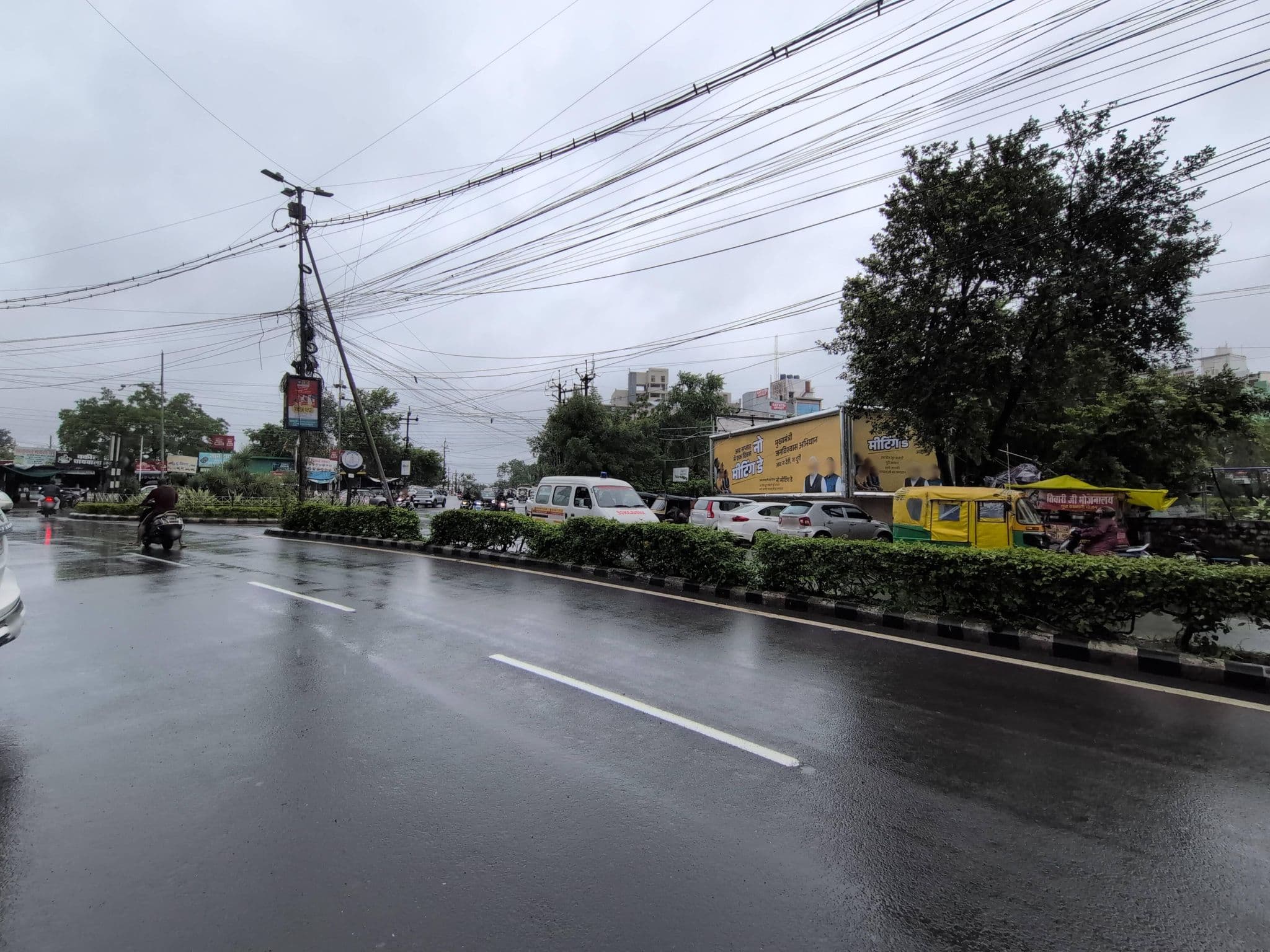 Street view near The Residency Hotel, Bhopal — © anushka310 (CC BY-SA · Mapillary)