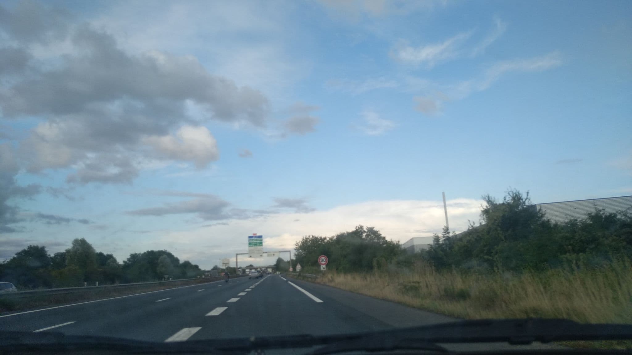 Street view near B&B Hôtel, Lieusaint — © aimeesama (CC BY-SA · Mapillary)