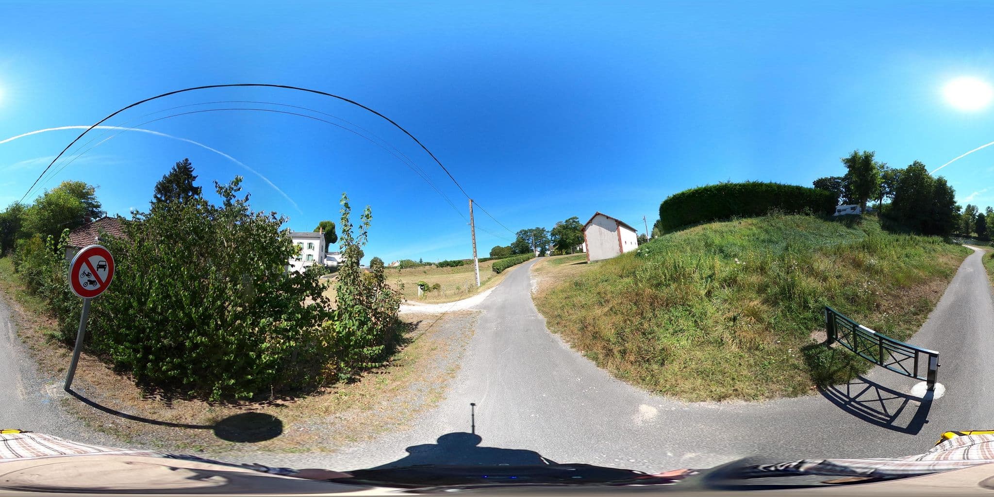 Street view near Aire de stationnement pour camping-cars Pont des Vignes - Briare, Briare — © geovelo (CC BY-SA · Mapillary)