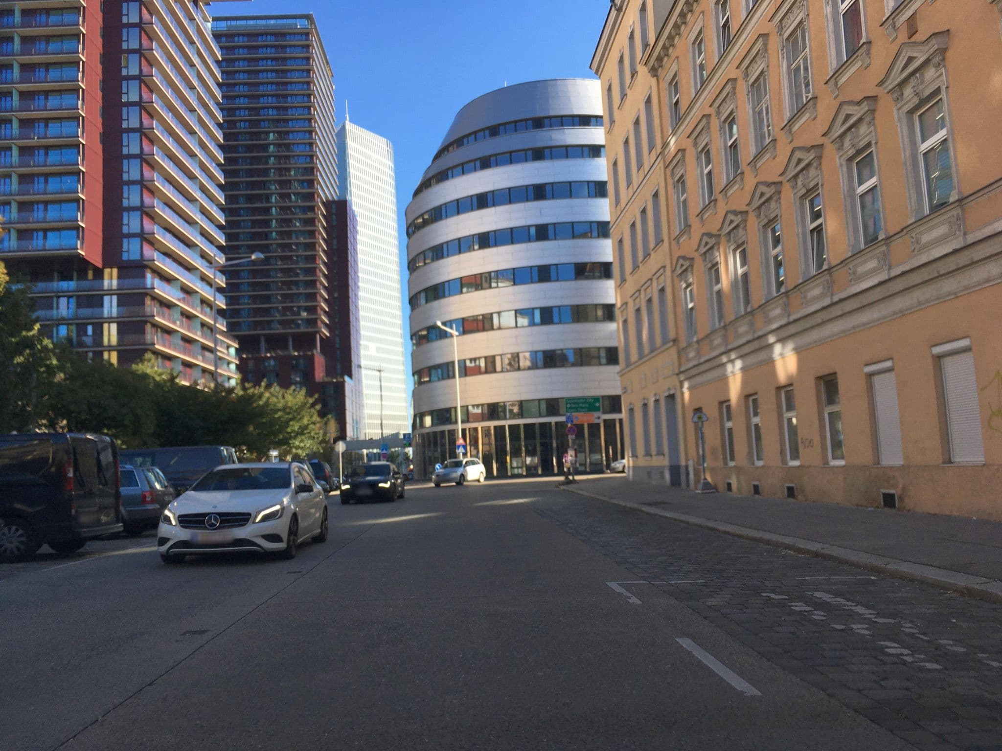 Street view near Vienna Living, Landstraße — © istefanos (CC BY-SA · Mapillary)
