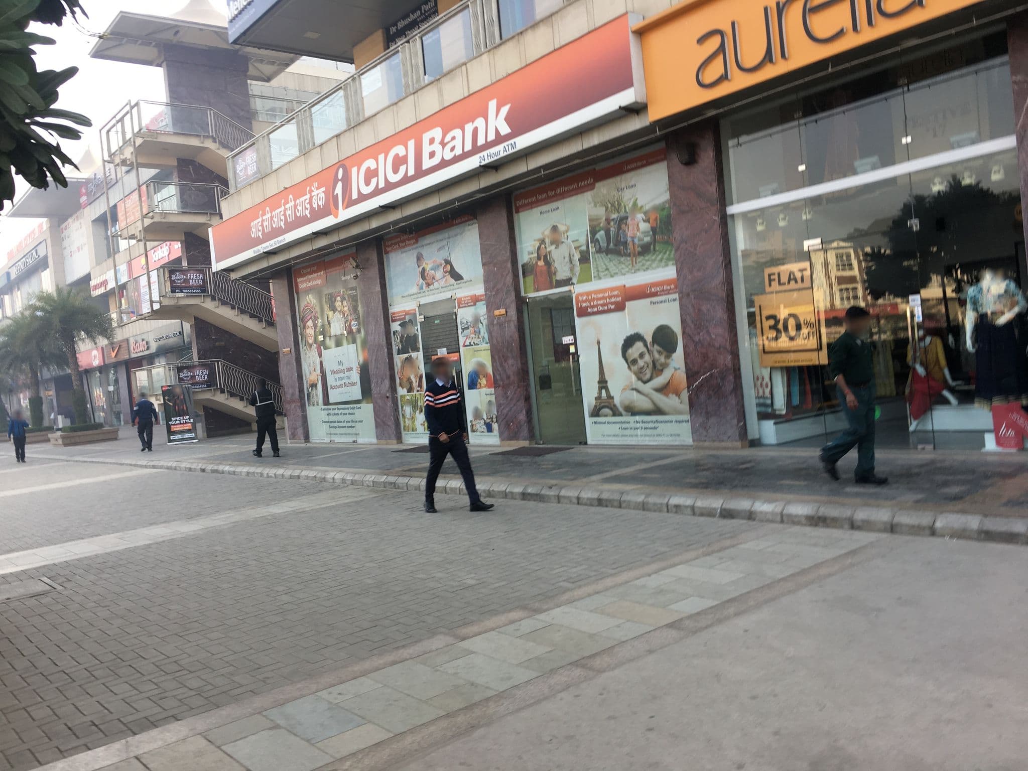 Street view near Holiday Inn Express, Bādshāhpur — © pratyushks (CC BY-SA · Mapillary)
