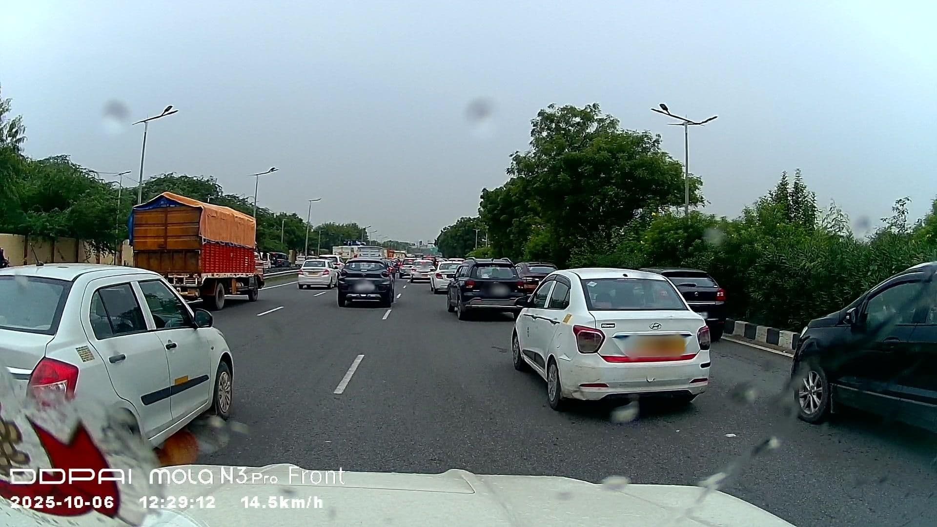 Street view near Ambrosia Hotel, Murādābād Pahāri — © Ibigrp (CC BY-SA · Mapillary)